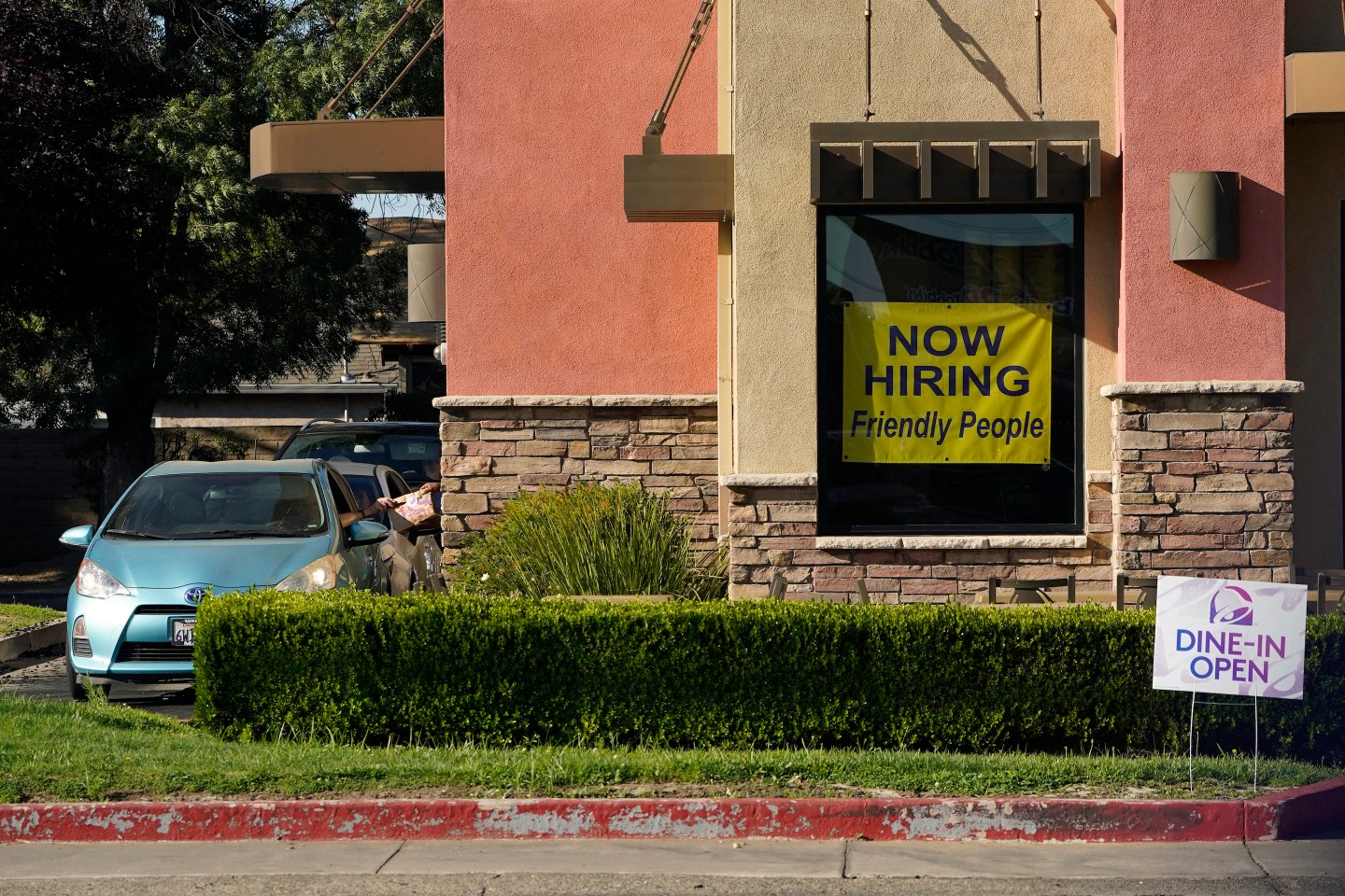 Unemployment claims rise to 419,000 from a pandemic low