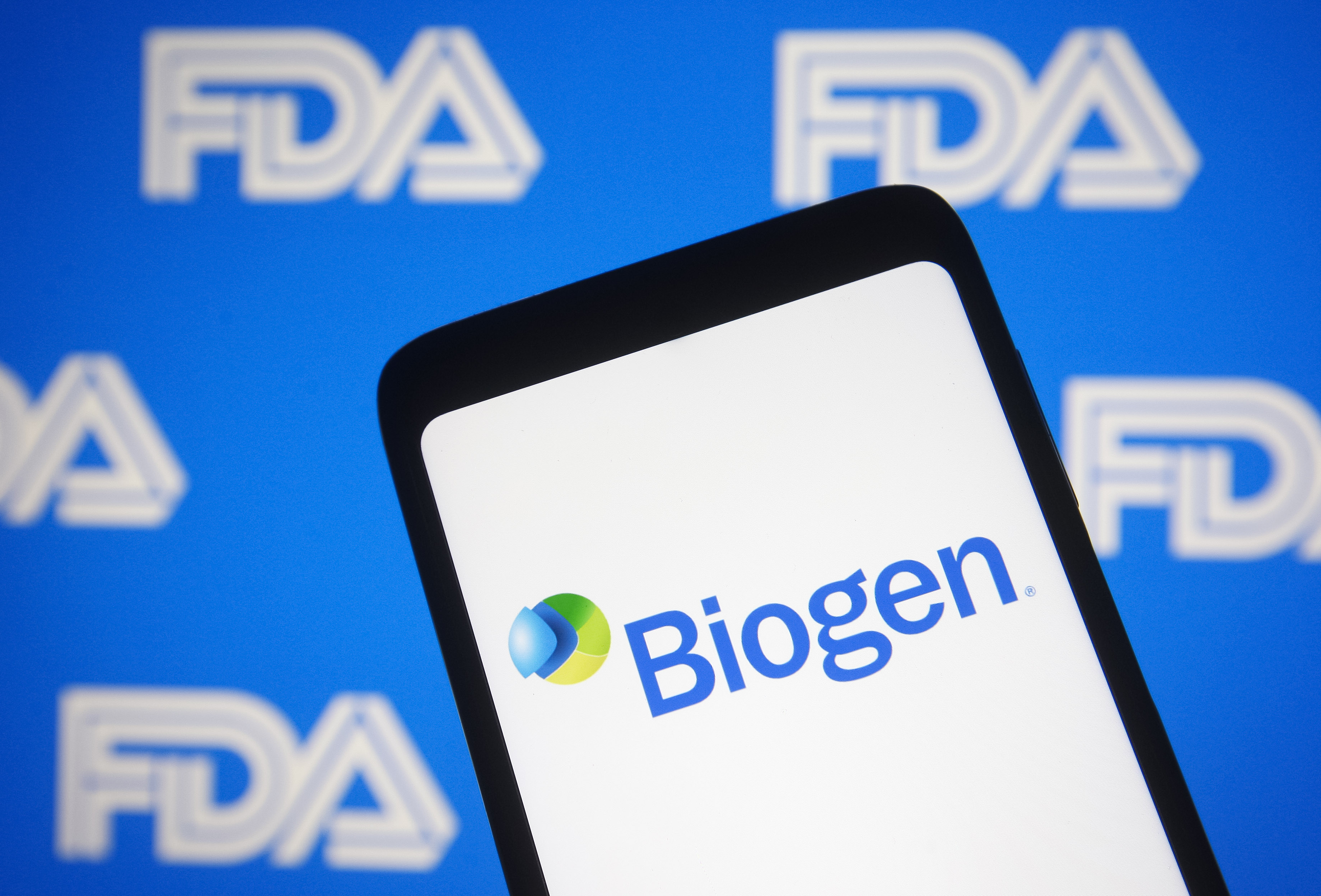 Biogen aduhelm aducanumab Alzheimer's doctor disapproval