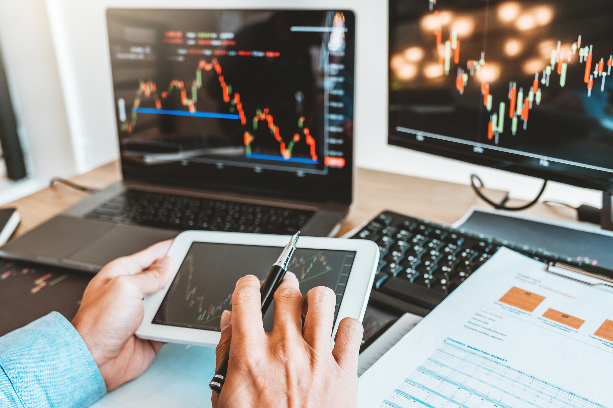 Is it possible that ordinary individual investors, without the help of ultrafast computers or a PhD in math, can reliably beat the stock market? New research says yes.