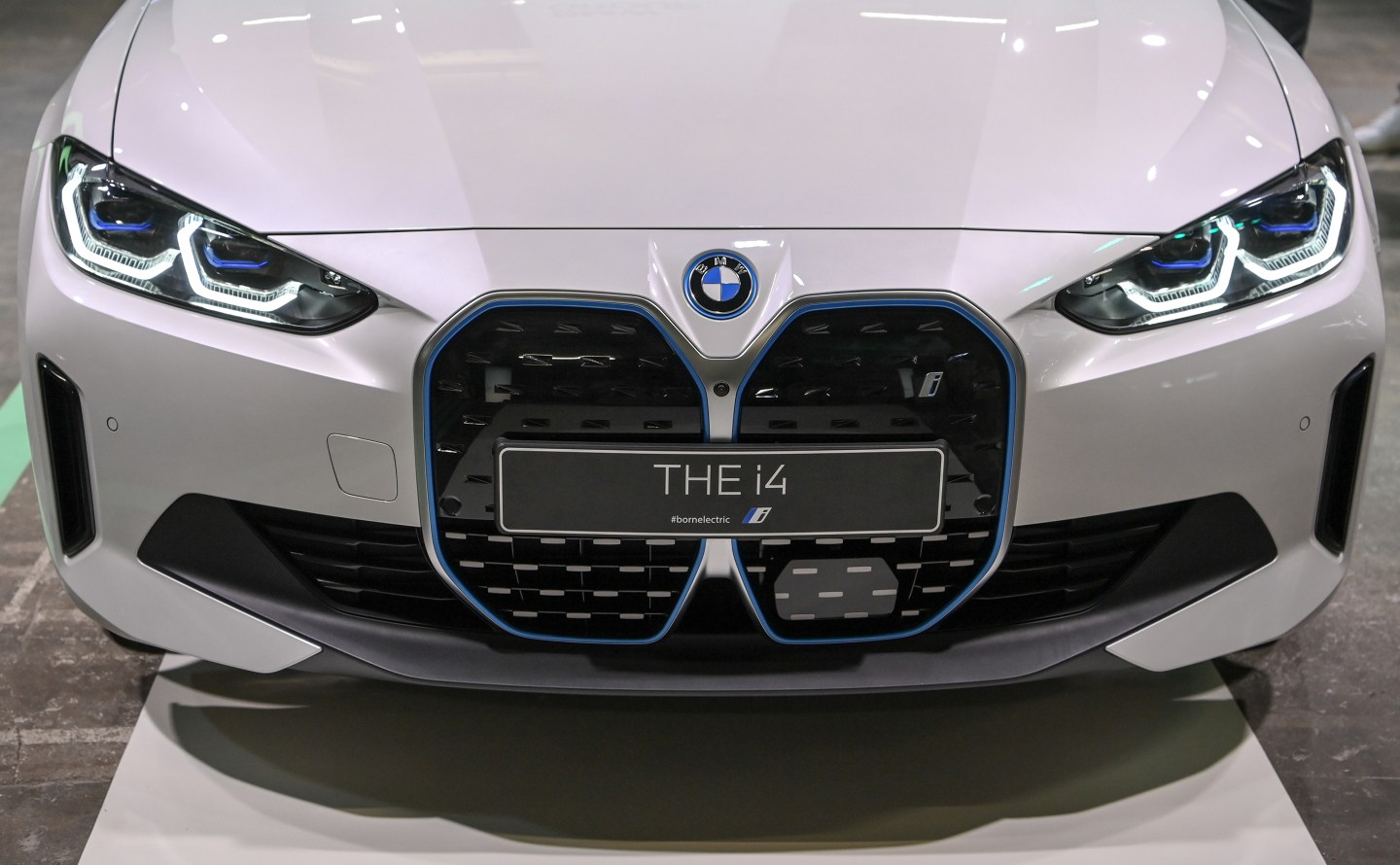 BMW's electric sedan i4