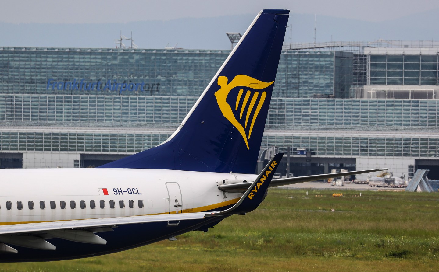 Ryanair has a plan to beat the COVID travel slump: fight climate taxes, buy more Boeing