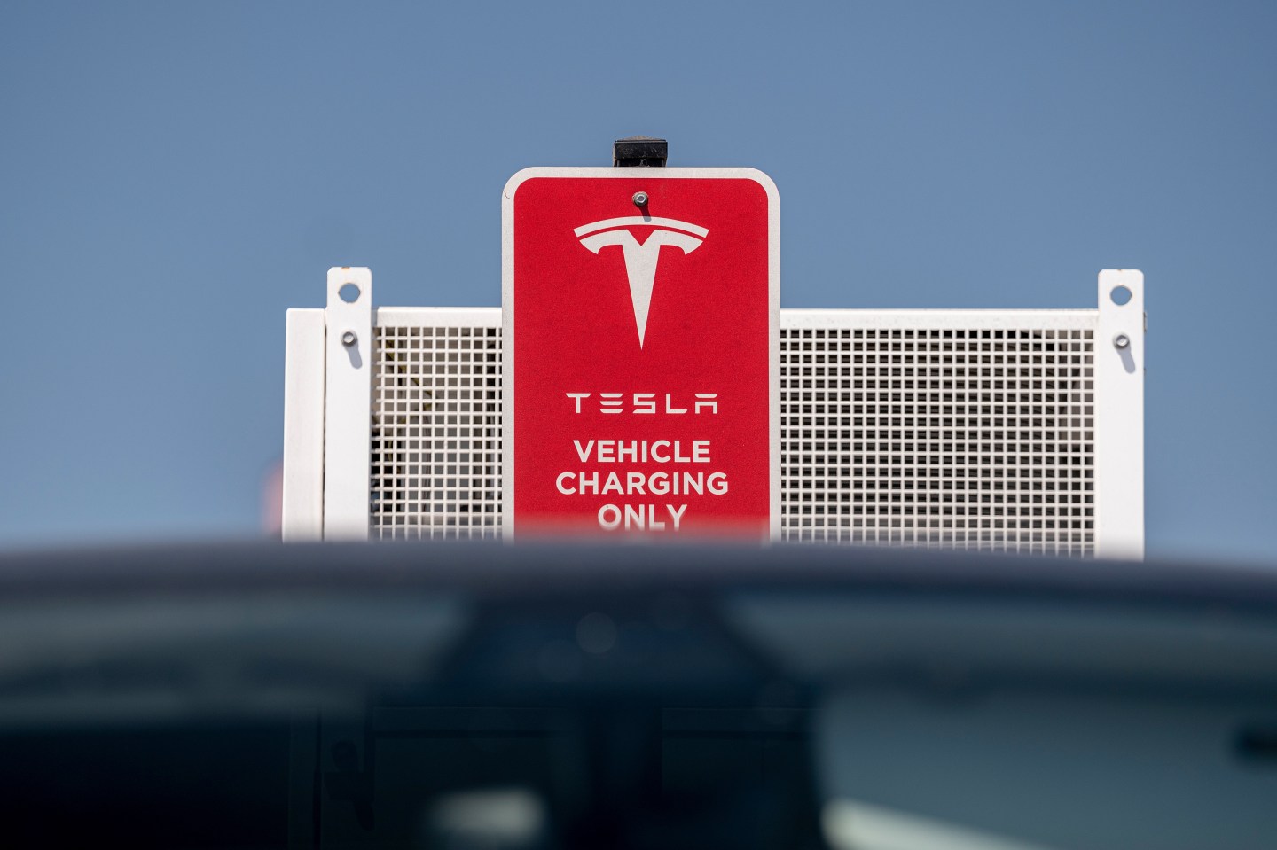 Biden to set ambitious EV goal as carmakers plead for help