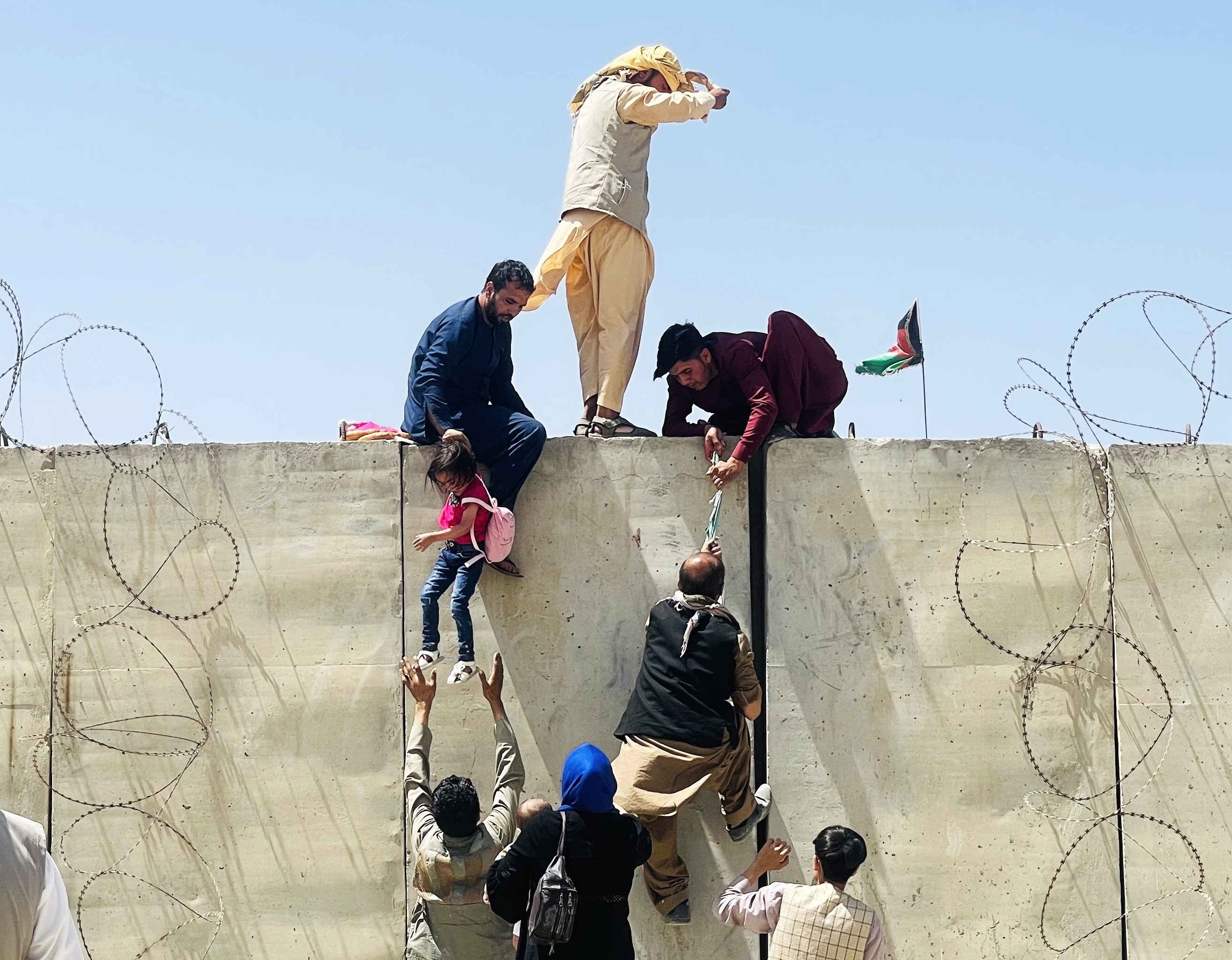 Afghans rush to Hamid Karzai International Airport.