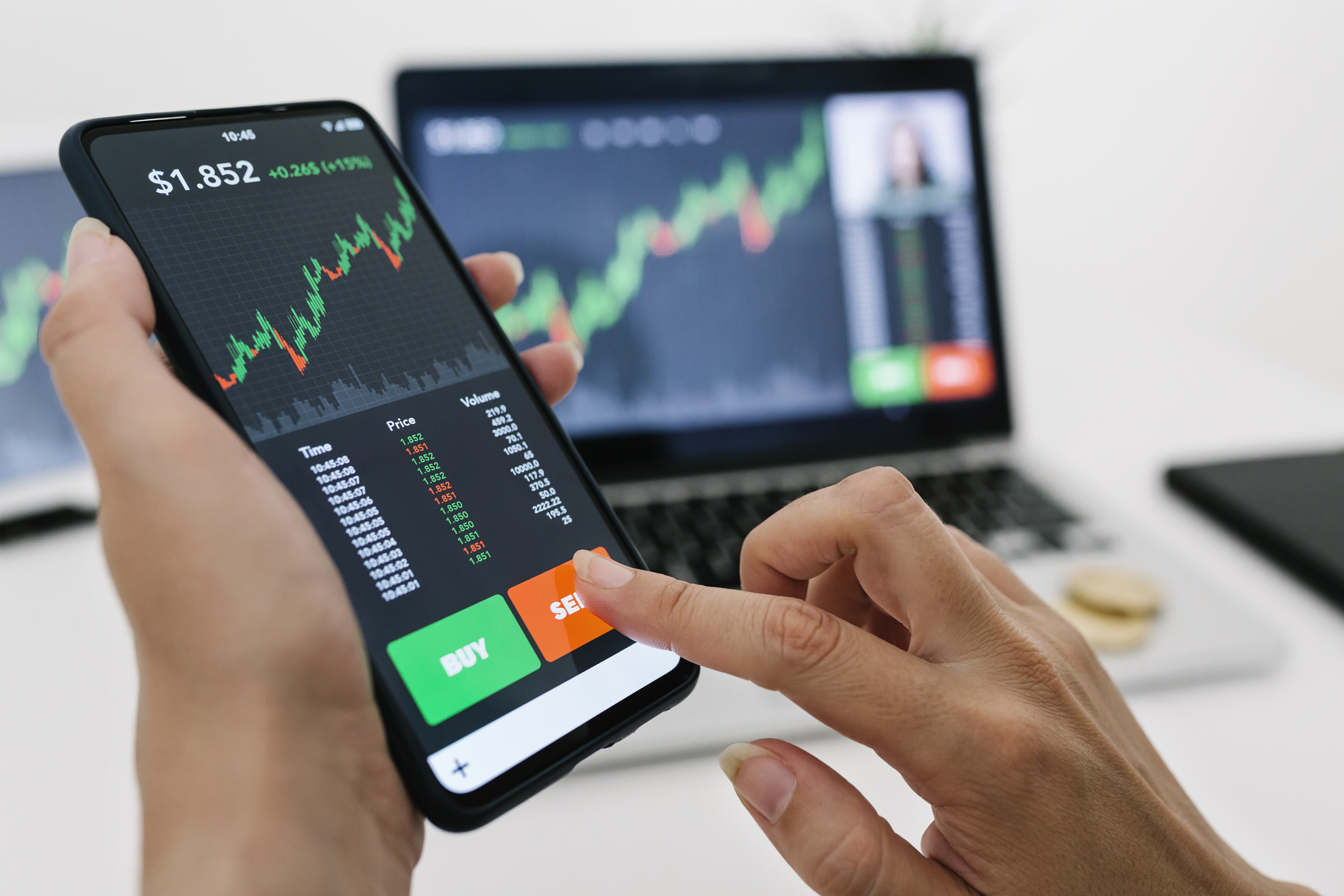 During a stock market downturn, older male investors are more likely to "panic sell," new research finds. 