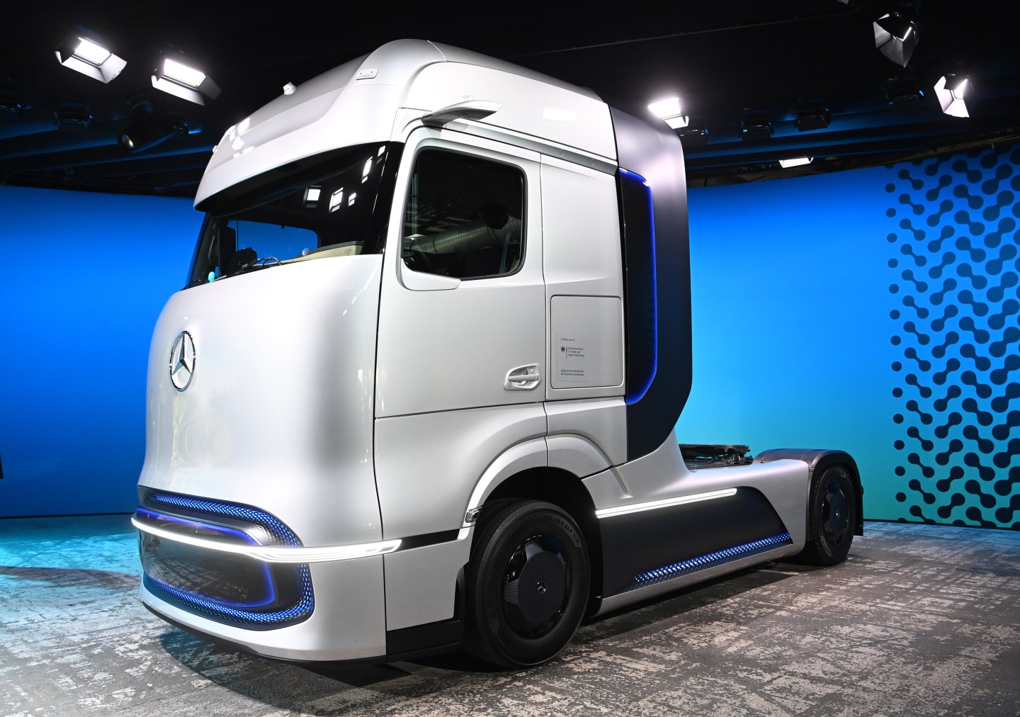 Mercedes-Benz parent Daimler disrupts itself as shareholders vote for breakup