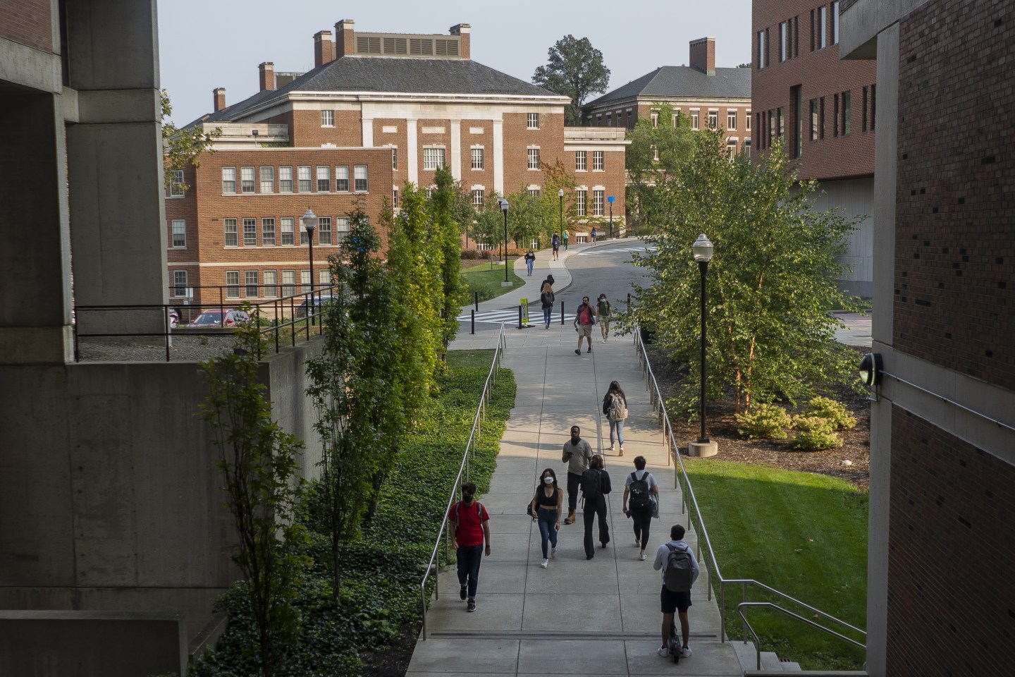 MBA programs have record high female enrollment this year—but it’s still only 41%
