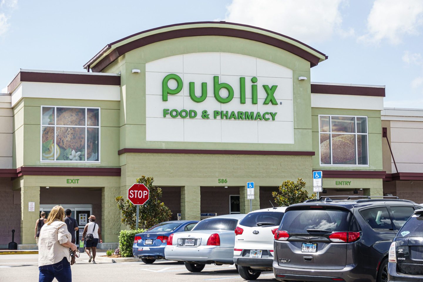 Publix puts purchase caps on cranberry sauce, gravy and pie filling as the supply chain crisis hits Thanksgiving dinner