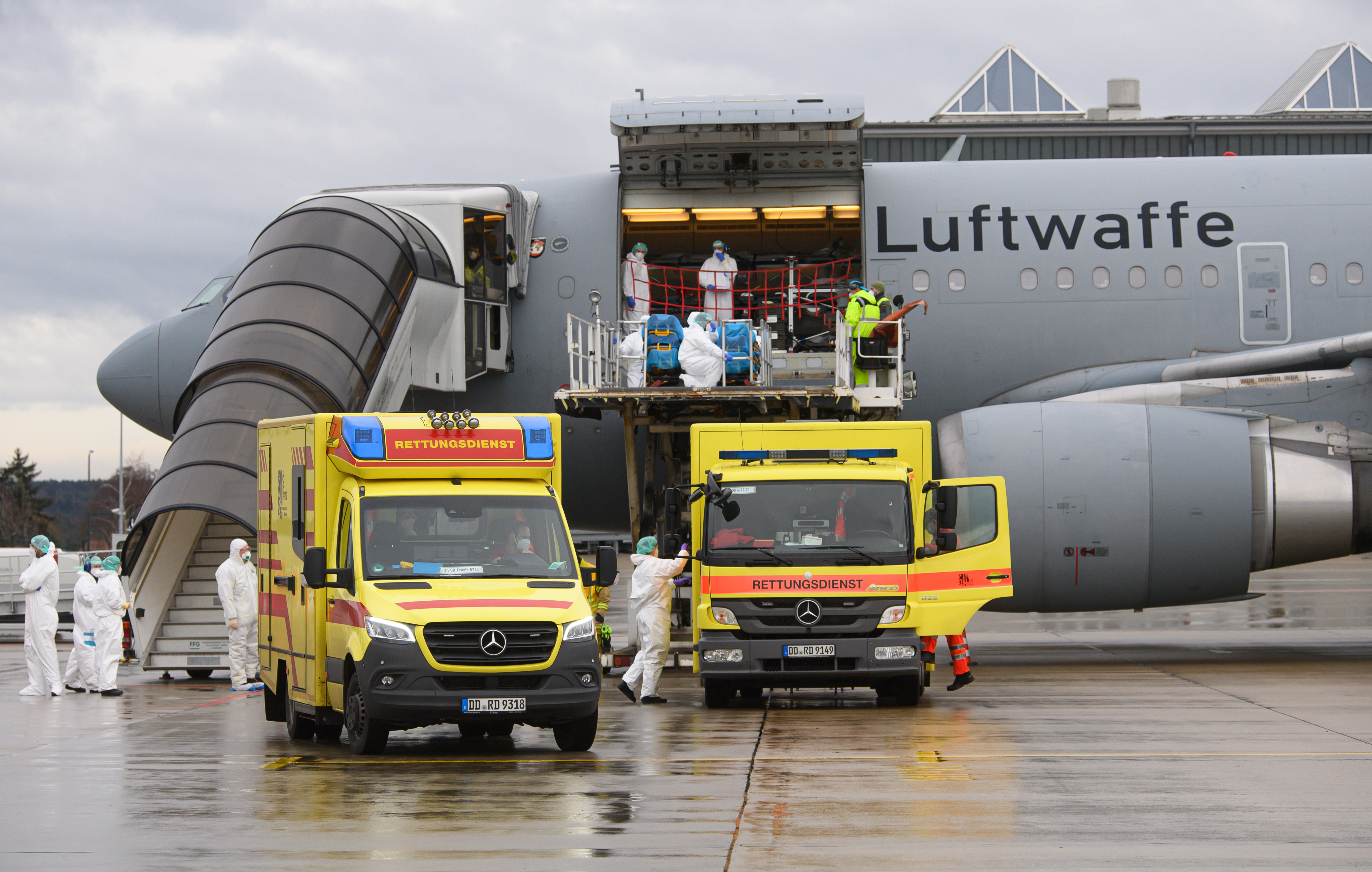 Medical personnel from the Bundeswehr prepare to transport Corona patients in front of an A310 MedEvac aircraft from the German Air Force at Dresden International Airport.
