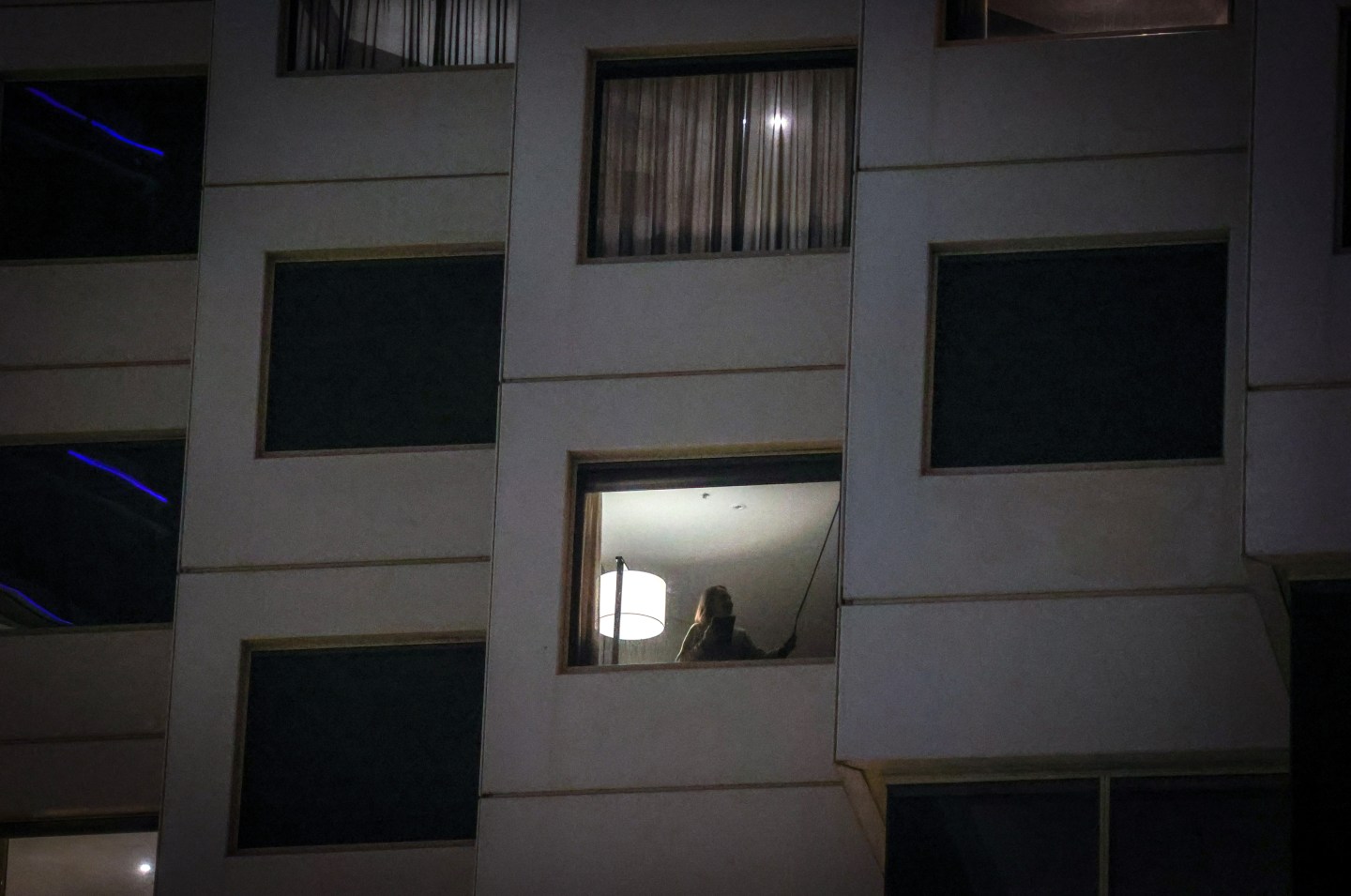 Omicron’s spread across a Hong Kong hotel hallway raises transmission concerns