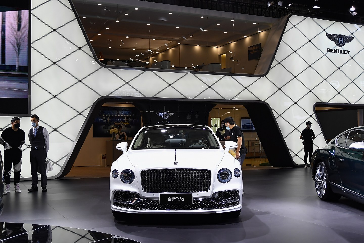 The 2022 Bentley Flying Spur Hybrid can take you 450 miles in luxury—but feels ‘gutless’ on the open road