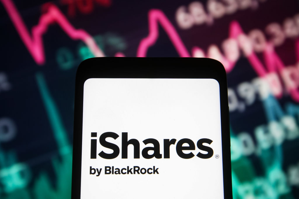 BlackRock plans a blockchain and tech ETF amid crypto meltdown