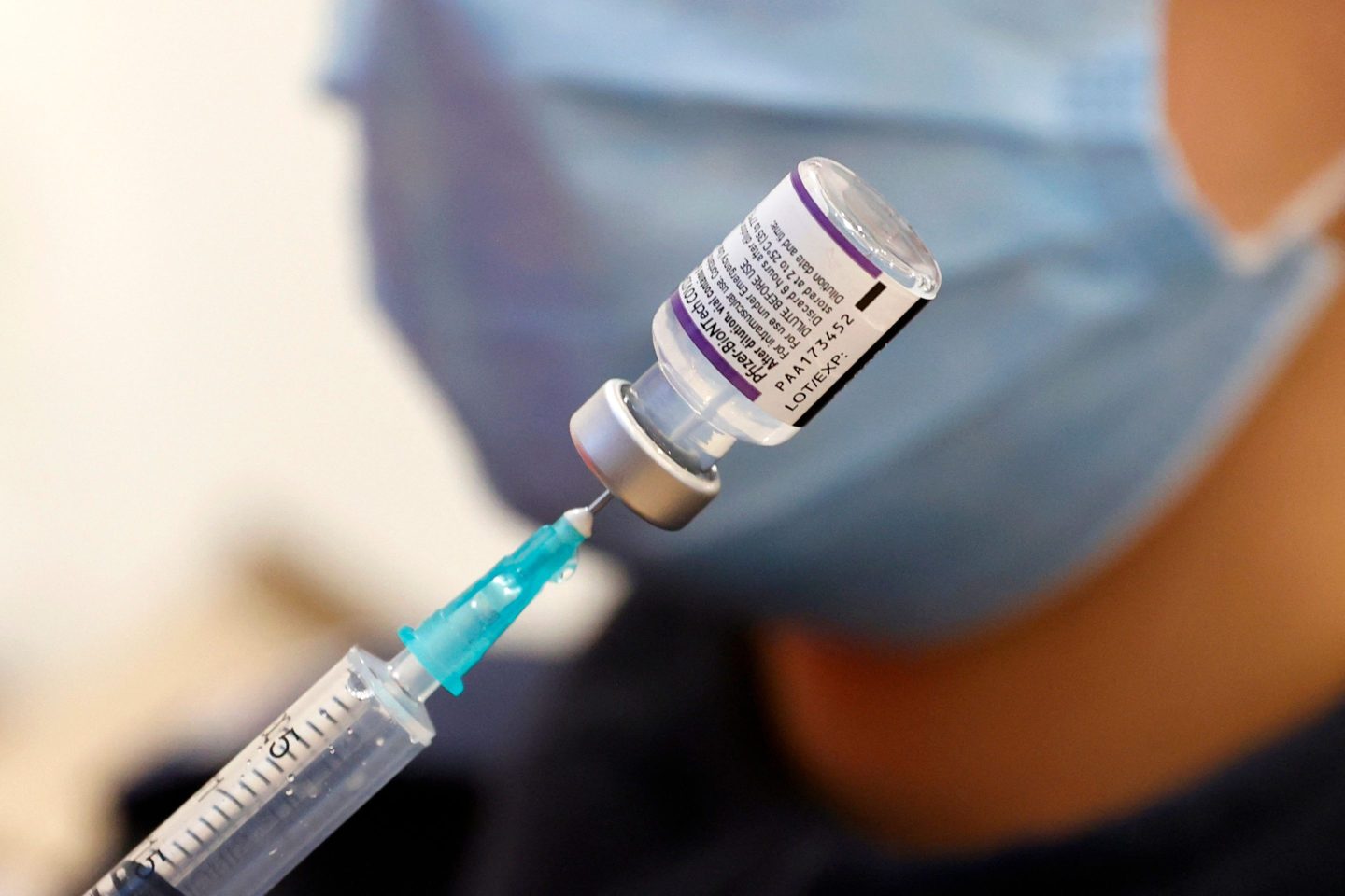 A fourth Pfizer dose doesn’t do enough to prevent an Omicron infection, shows Israeli trial