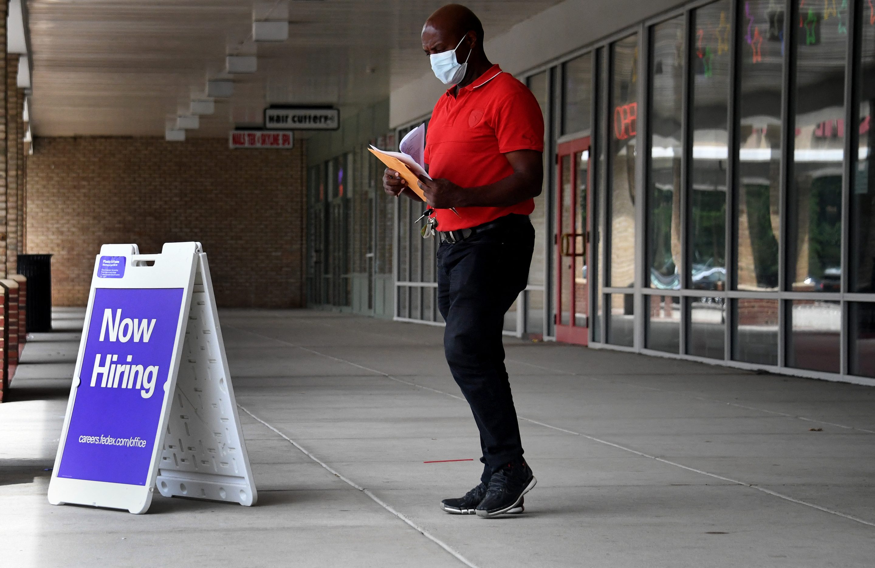 In order to attract and retain workers in the currently tight labor market, nearly half of employers are coughing up raises of more than 3% this year.