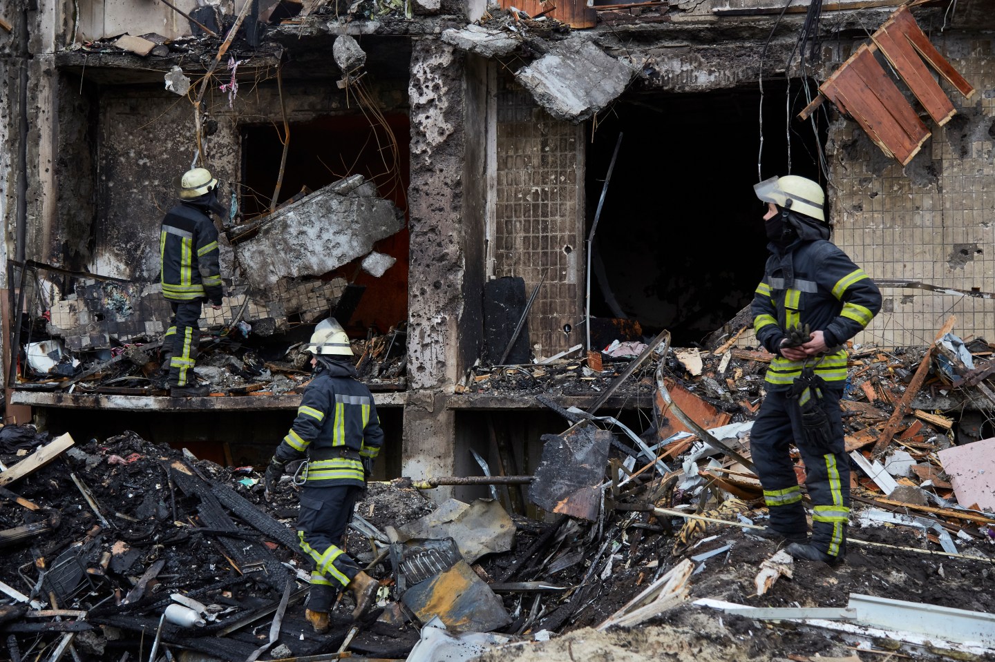 Global stocks rebound as Kyiv burns