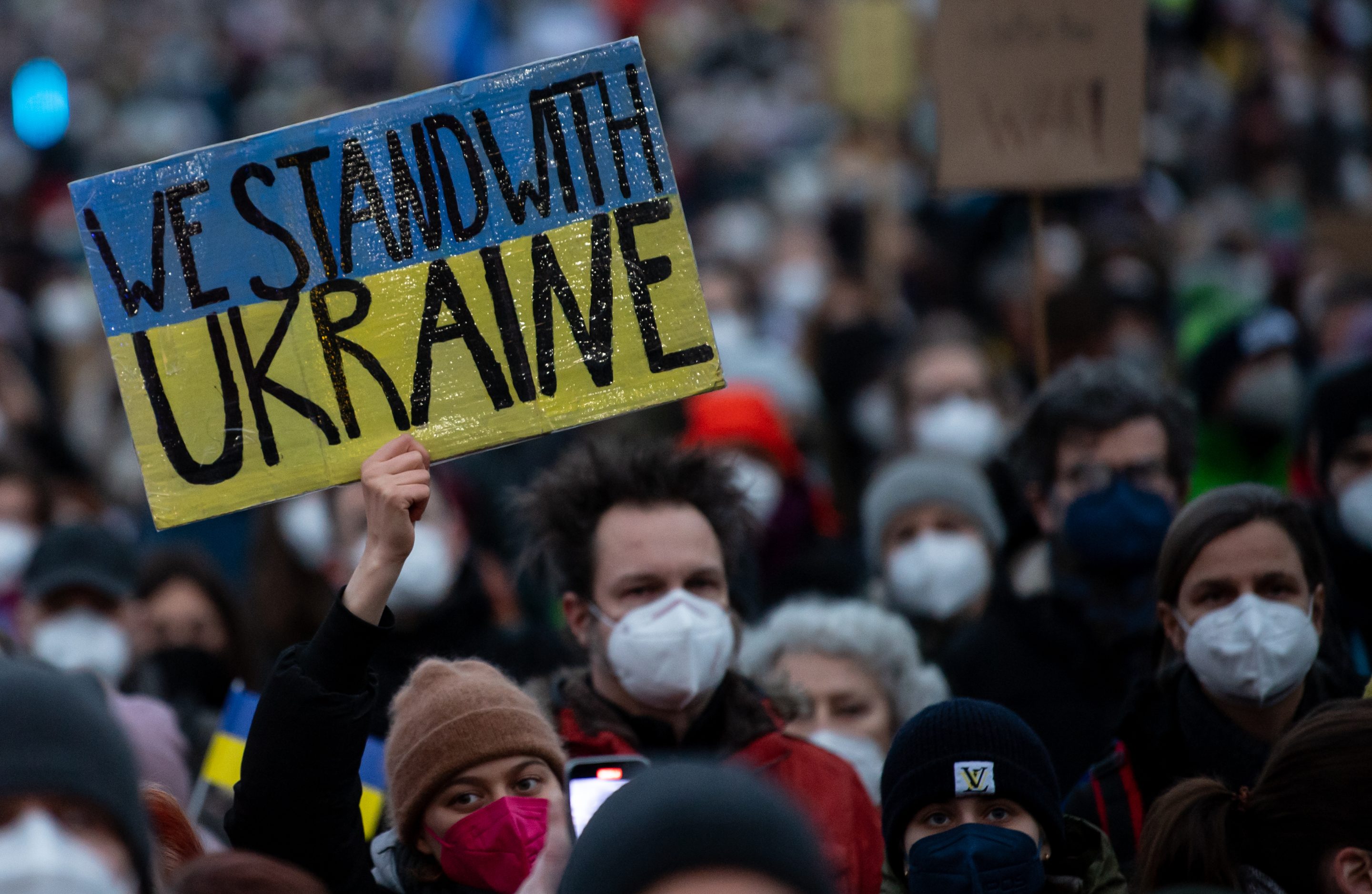 Demonstrators protest against the war in Ukraine on Königsplatz under the slogan "Peace in Europe, Solidarity with Ukraine".