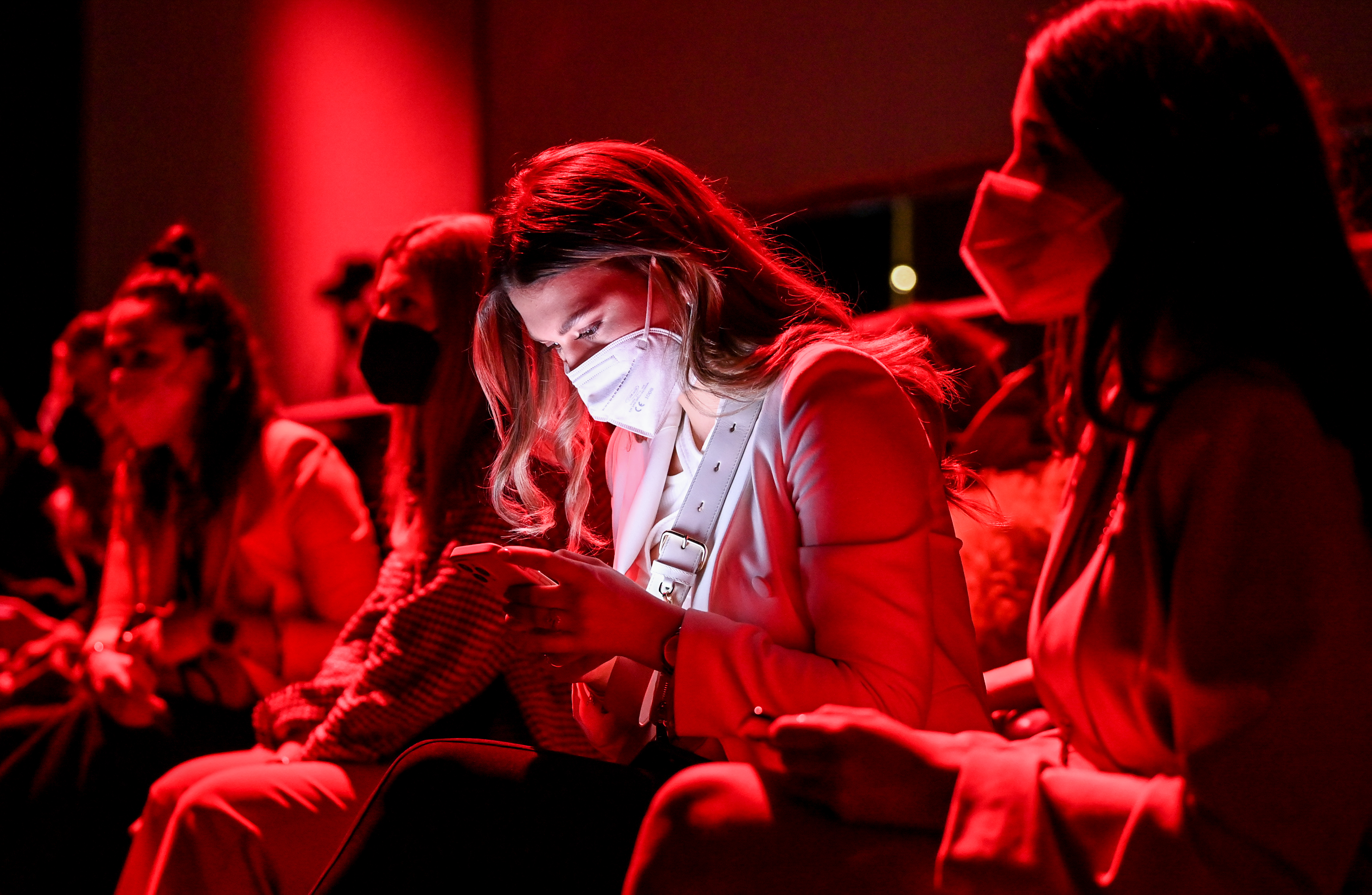 Technology can help us understand how we collectively view a claim by analyzing what people on the internet think about it, what authoritative sources say about it, and the history of how it spread.