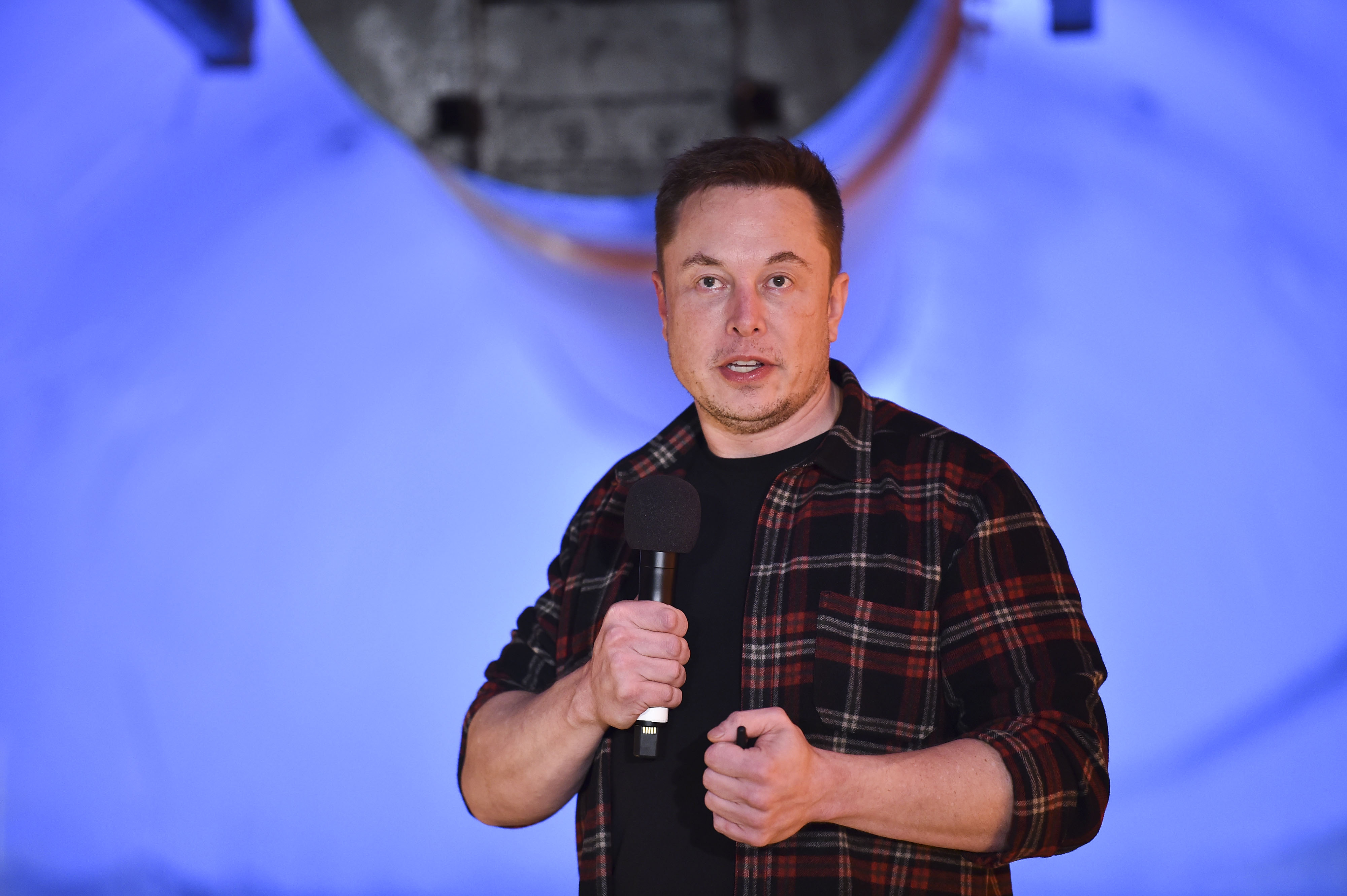 Elon Musk wants to finally realize his dream of the Hyperloop, despite a decade of failure.