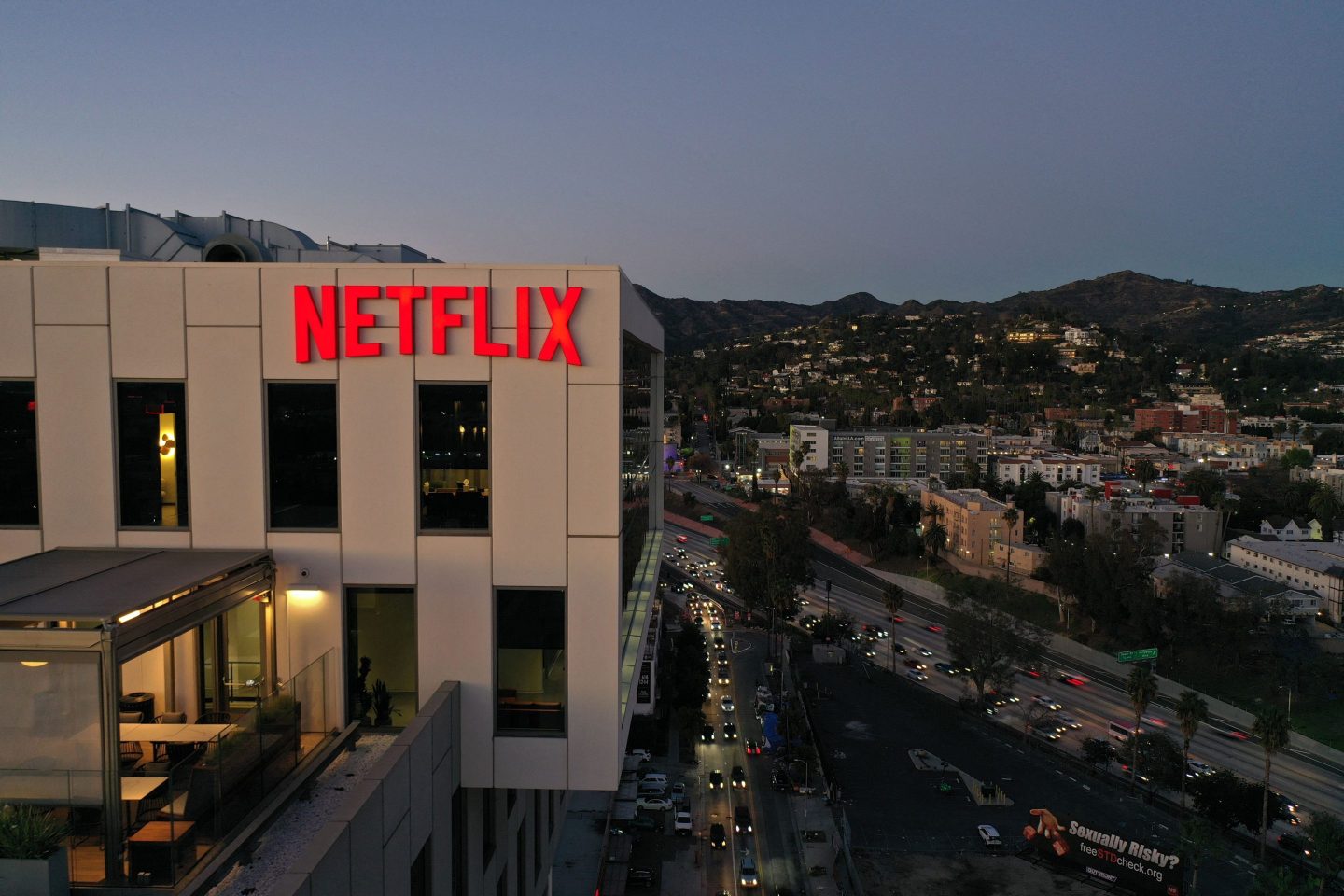 Many CEOs want workers back full-time. Here’s how Twitter, Netflix, and other major companies are handling return to work