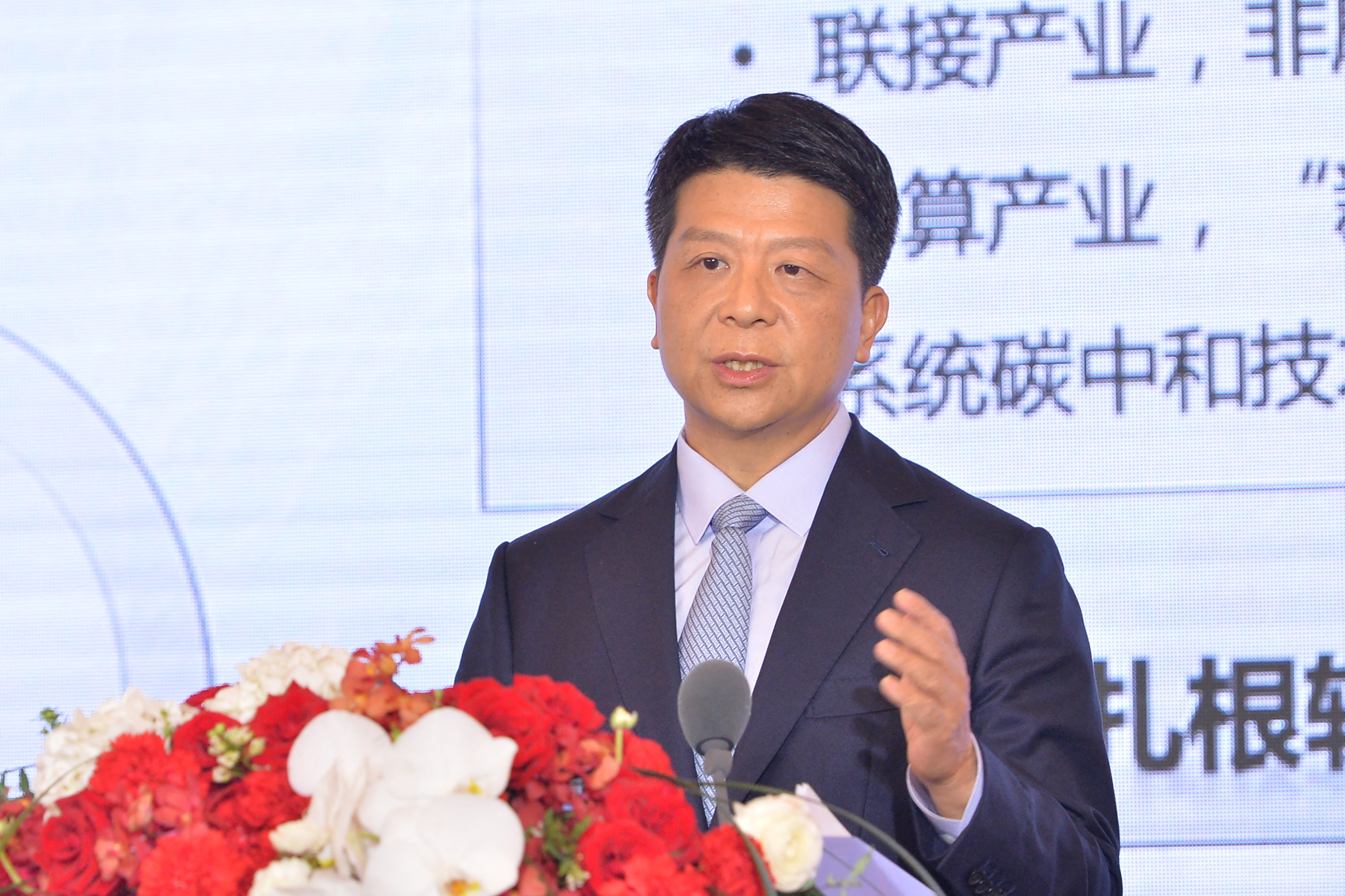 Whether Huawei can replace its two Western competitors is not clear: Under U.S. sanctions, Huawei is barred from using U.S. components. Huawei’s rotating chair, Guo Ping, told reporters on Monday the company was using an existing stockpile of microchips, and designing products that do not require U.S. parts.