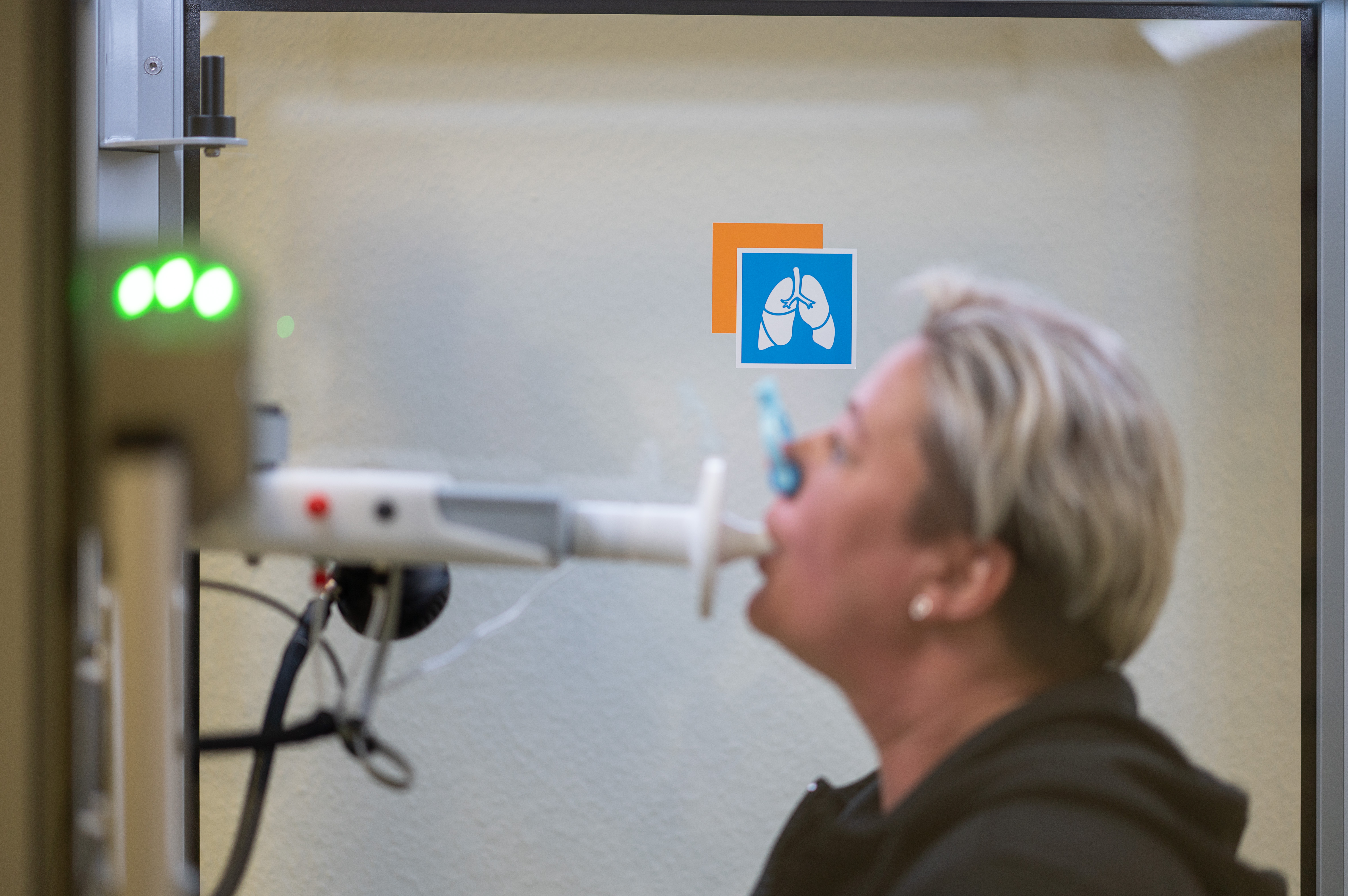 Long COVID patient Sandra Greco takes a pulmonary function test at Hufeland Clinic's Center for Pneumology. 