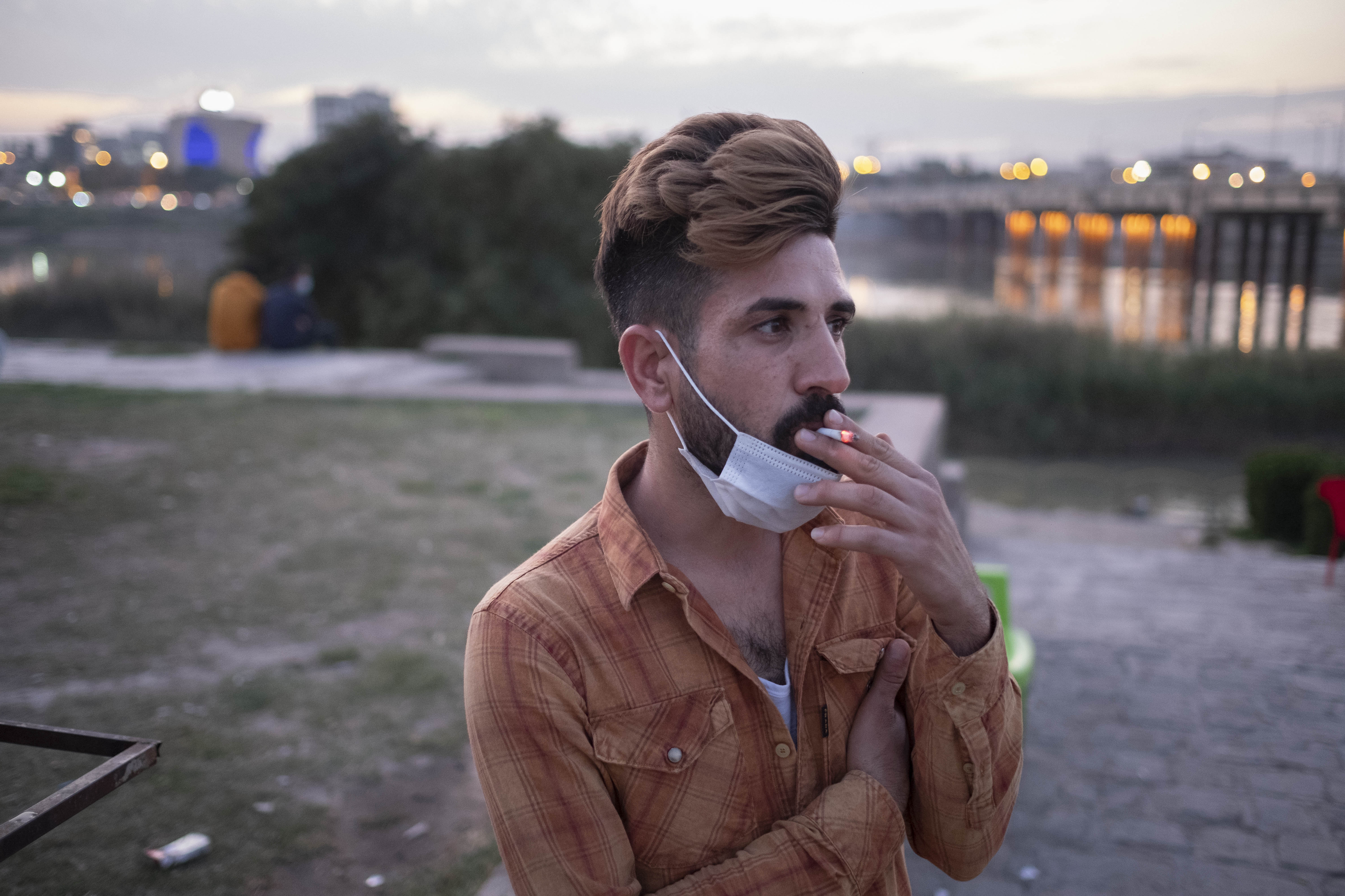 smoker wearnng mask