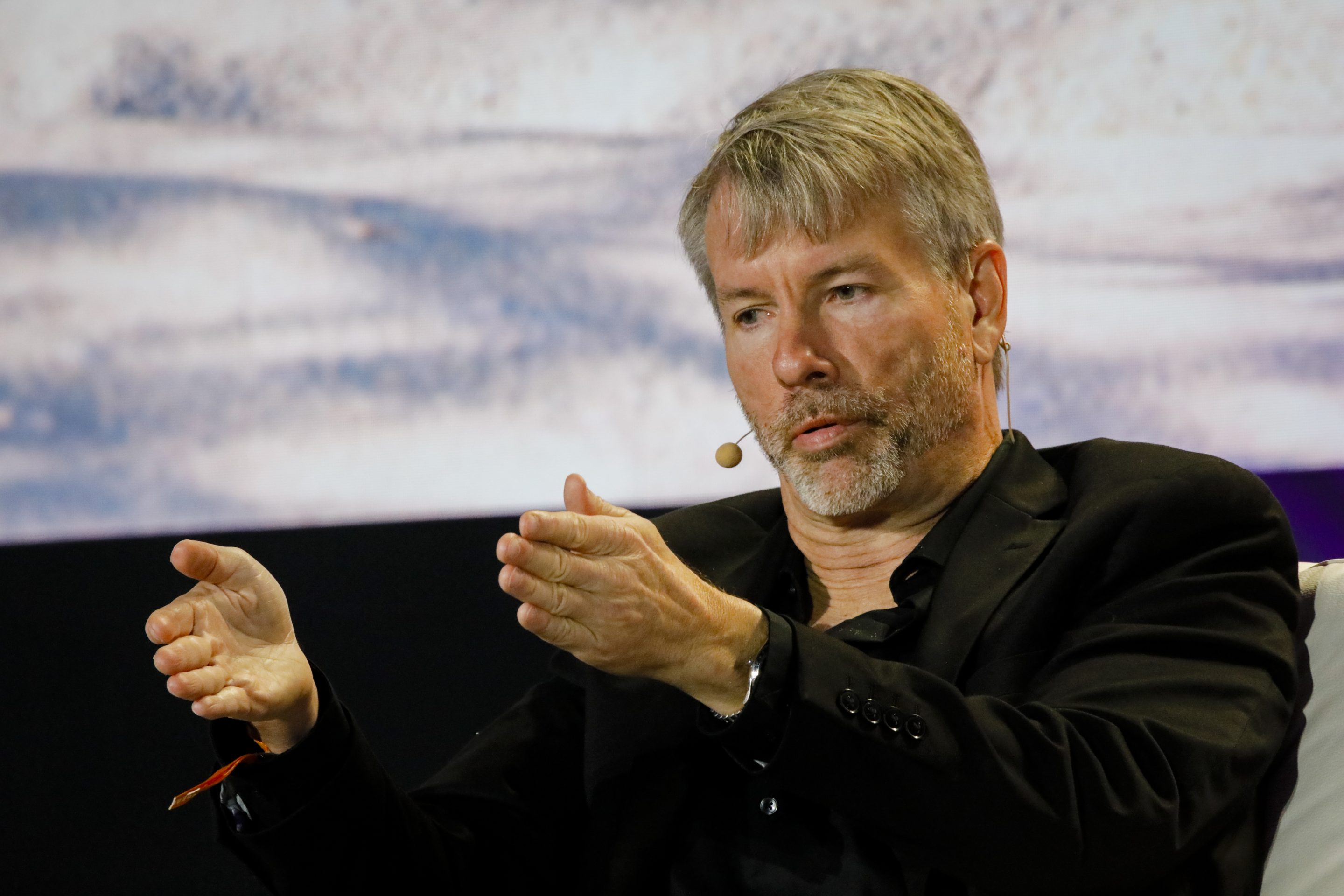 Even as Bitcoin drops below $24,000, MicroStrategy CEO Michael Saylor is still a supporter.