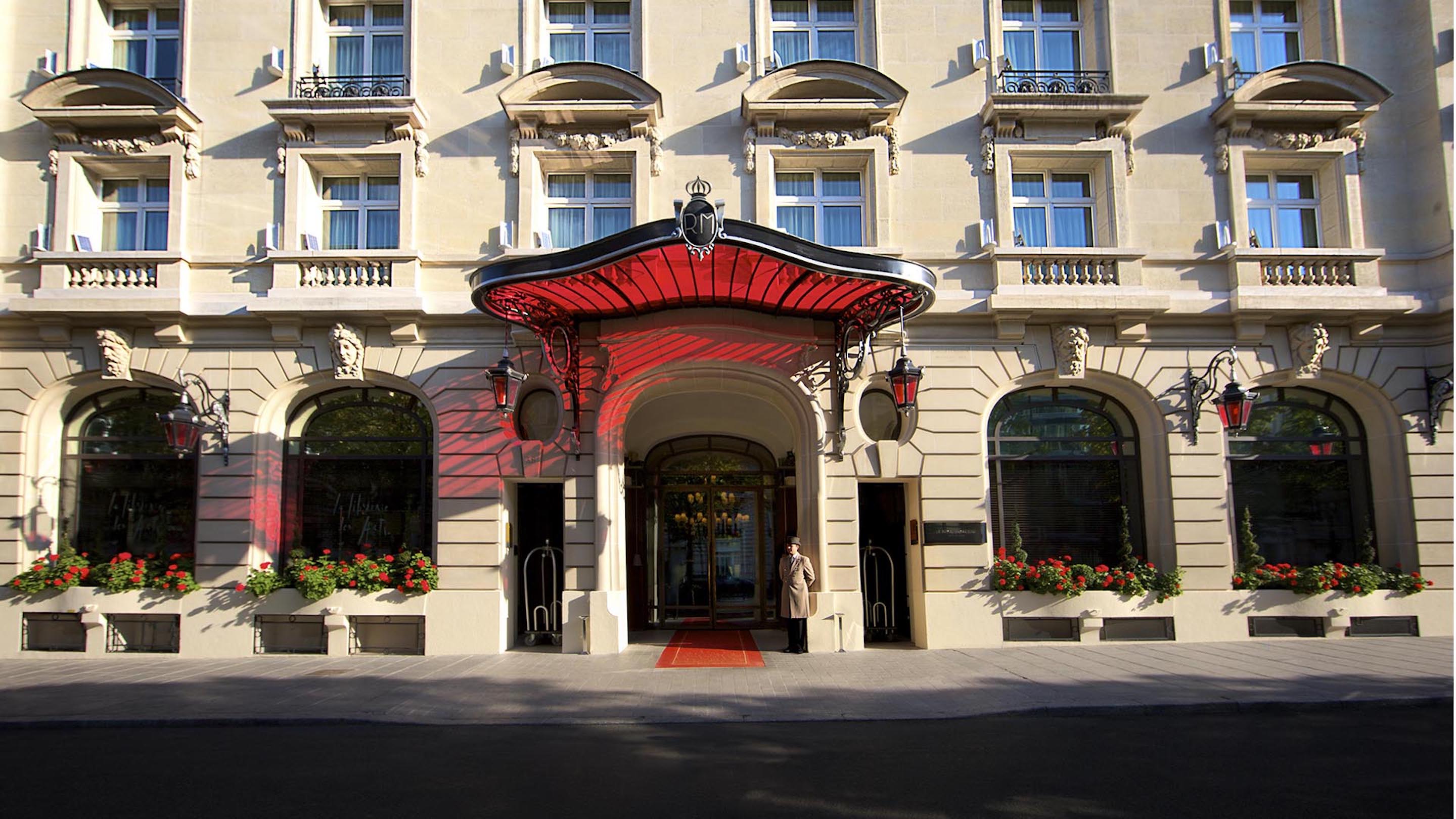Inspired by the elegance of Paris in the late 1940s and 1950s, Le Royal Monceau strives to exude a spirit of classic Parisian chic with contemporary styling.