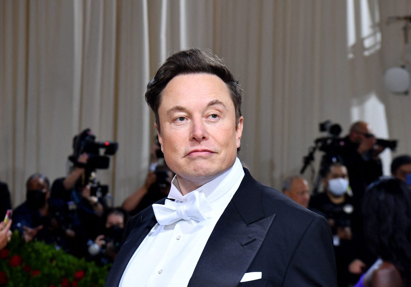 Elon Musk mocks Twitter’s management on their own platform with bots meme over looming court showdown