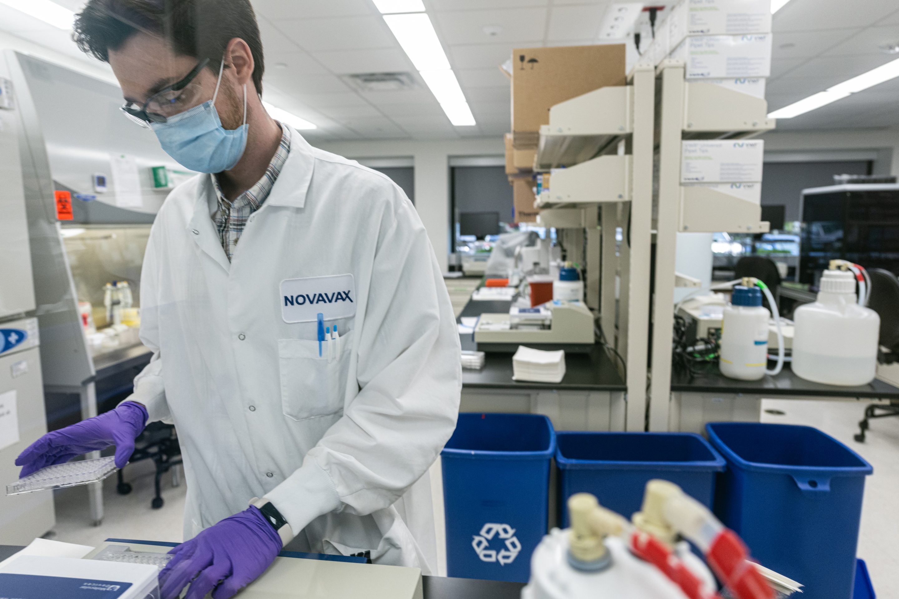 novavax-covid-vaccine-laboratory