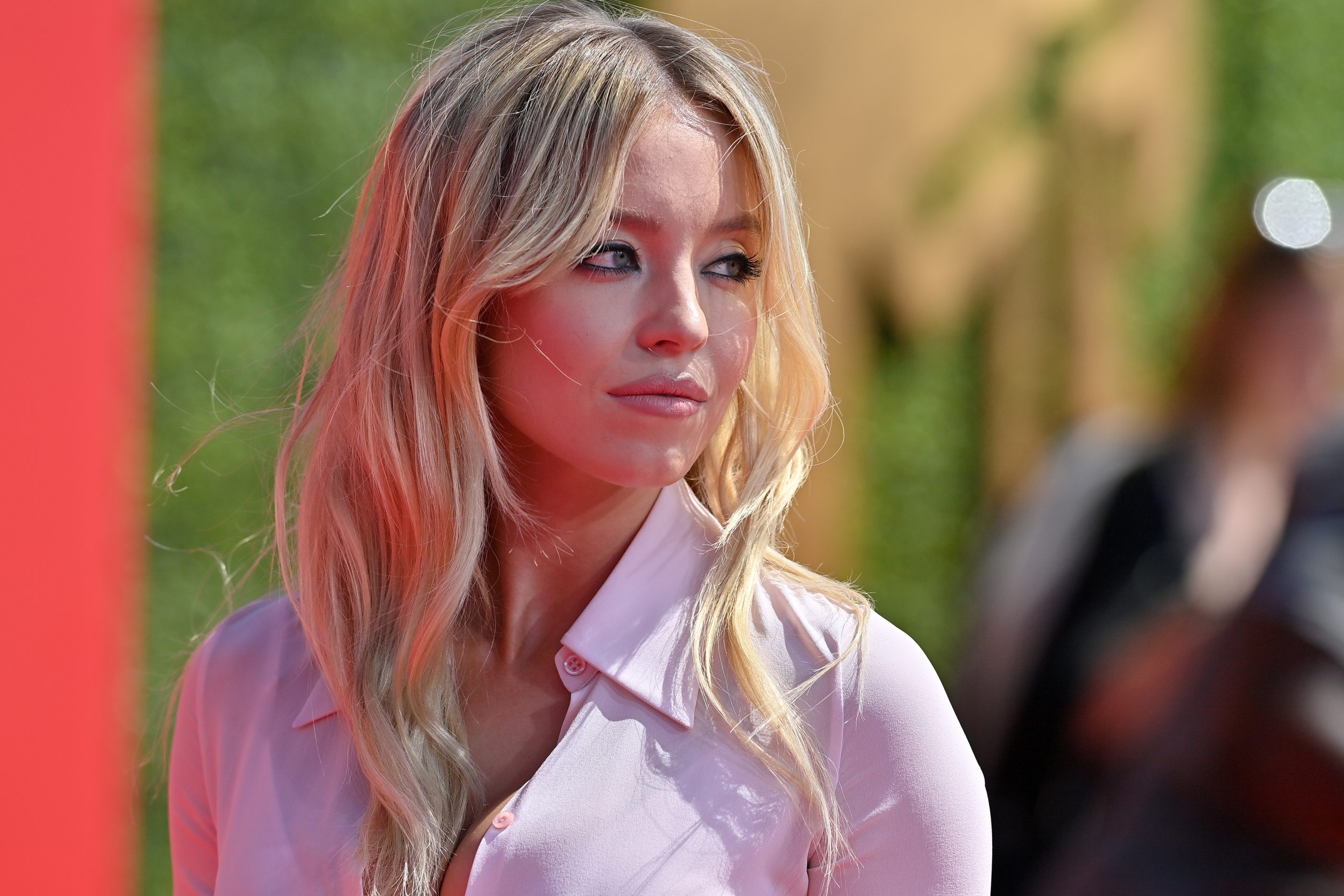 SANTA MONICA, CALIFORNIA - JUNE 05: Sydney Sweeney attends the 2022 MTV Movie &amp; TV Awards at Barker Hangar on June 05, 2022 in Santa Monica, California.