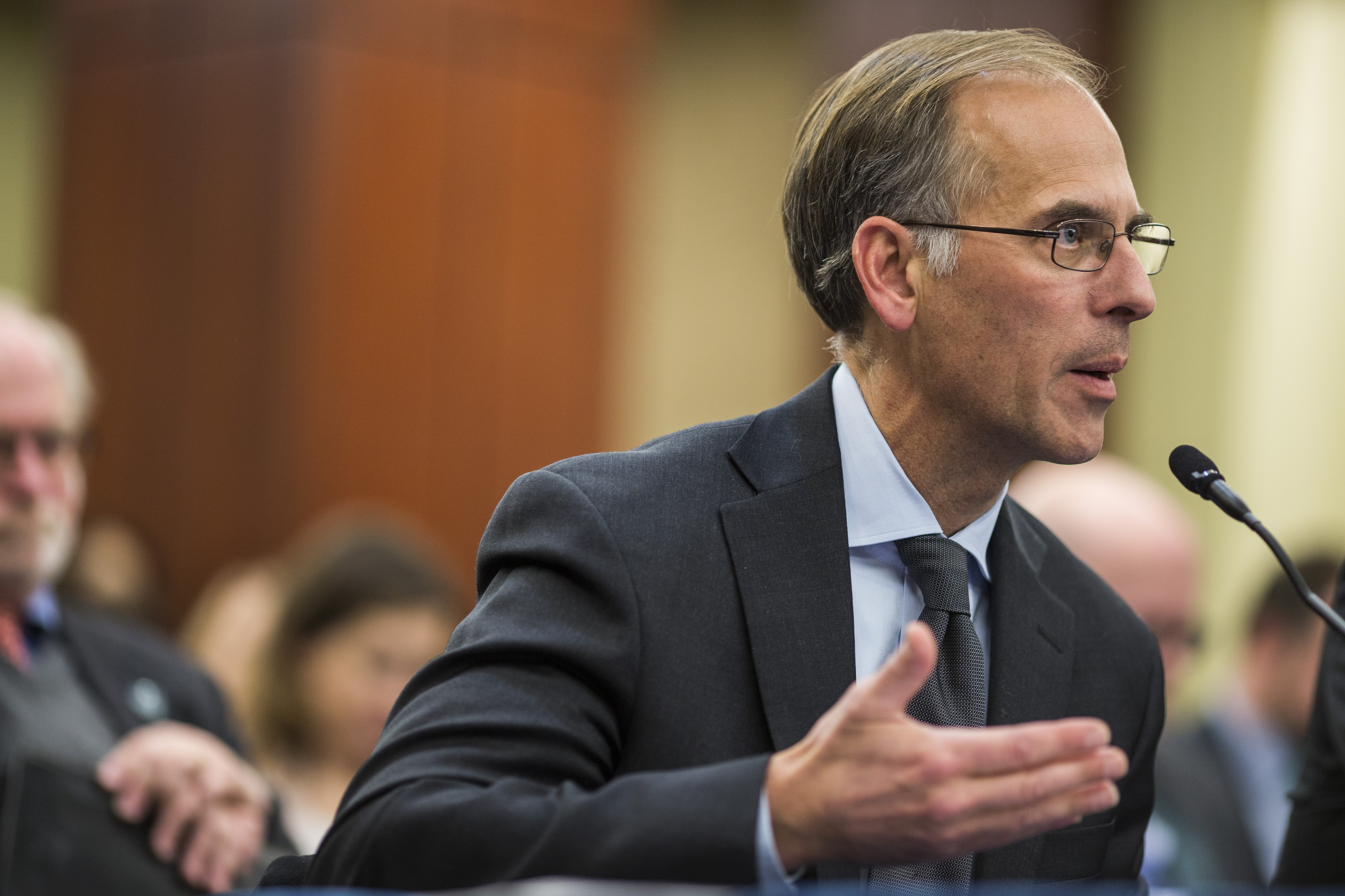 Moody's chief economist Mark Zandi speaks to House Committee