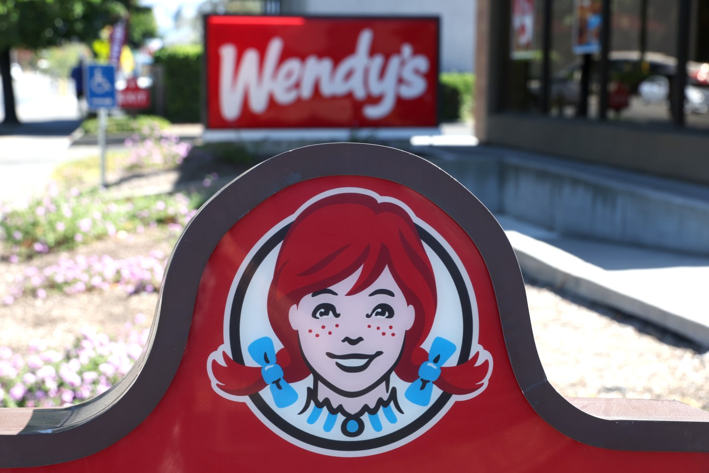 Wendy’s Canada gave its red-headed mascot gray hair to support a veteran TV journalist who was ousted due to suspected ageism
