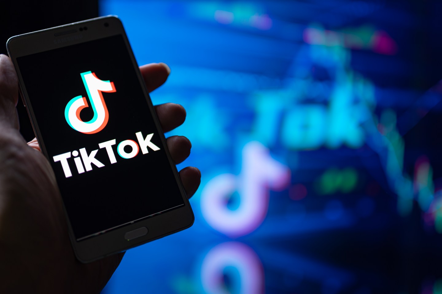 Top Apple executive is leaving after making crude remarks in TikTok video