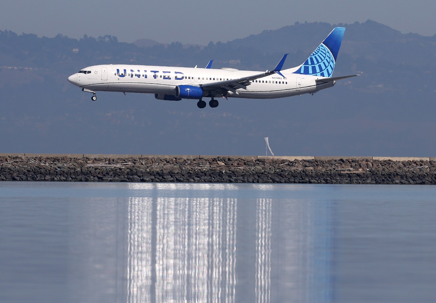 United Airlines just endorsed hybrid work as a way to boost ticket sales