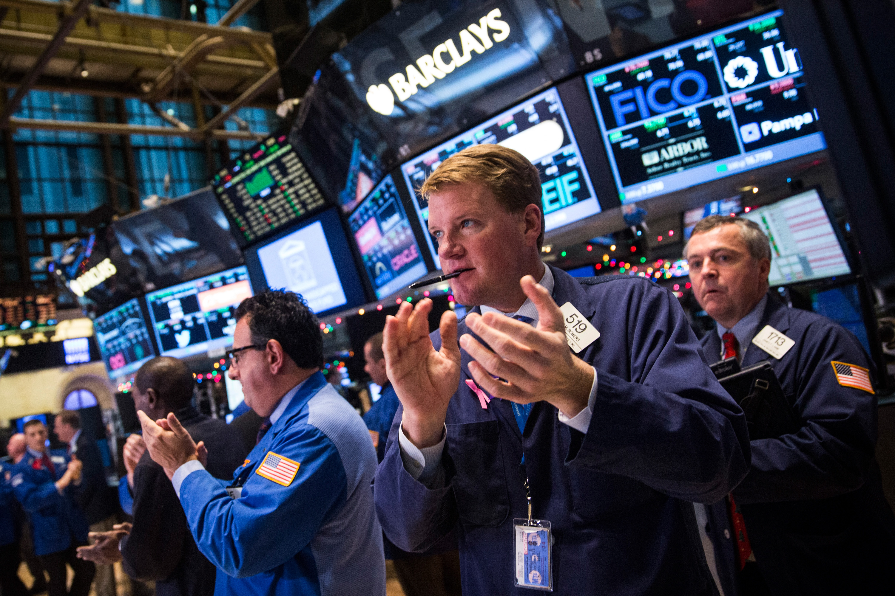 Traders clapping on the floor of the New York Stock Exchange