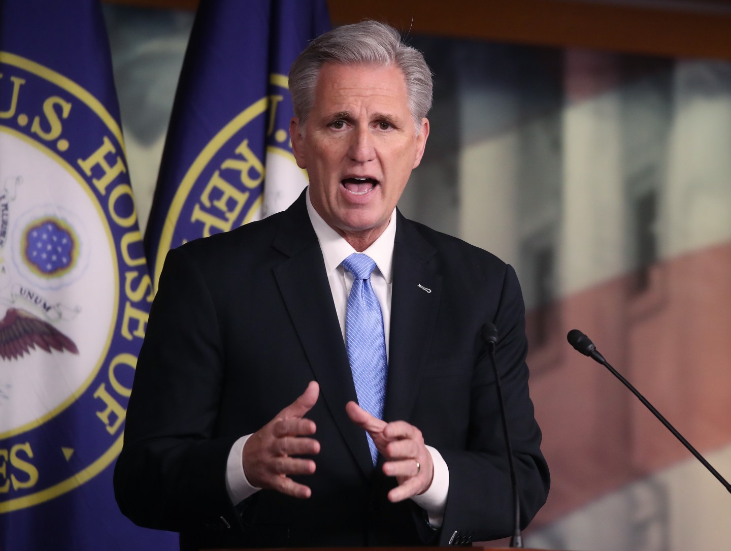 Republicans win a slim House majority, splitting  control of Congress and complicating the agendas of both parties