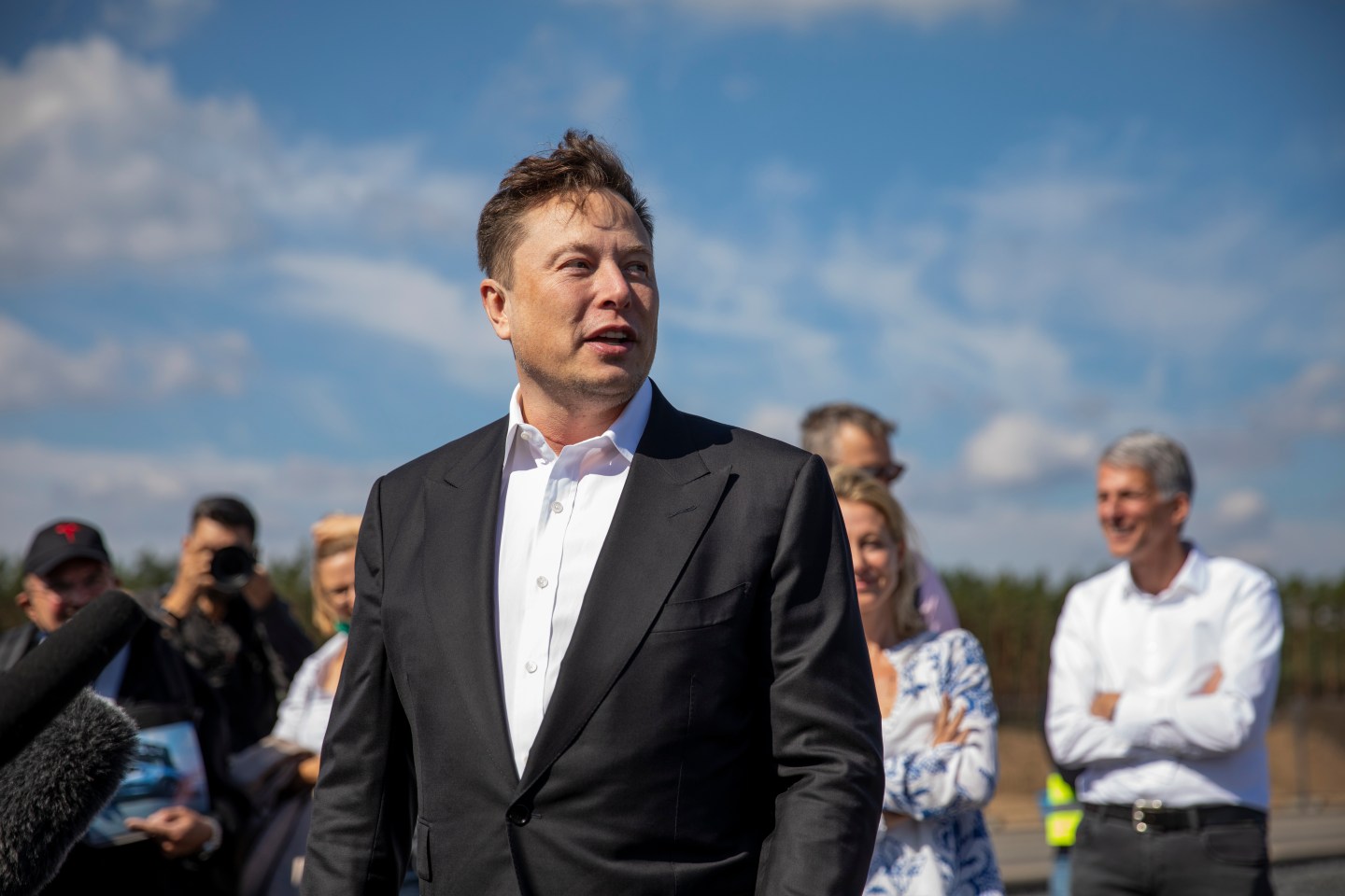 Elon Musk’s ‘hardcore’ Twitter culture is backfiring. So many workers are quitting that the operations are at risk, sources say