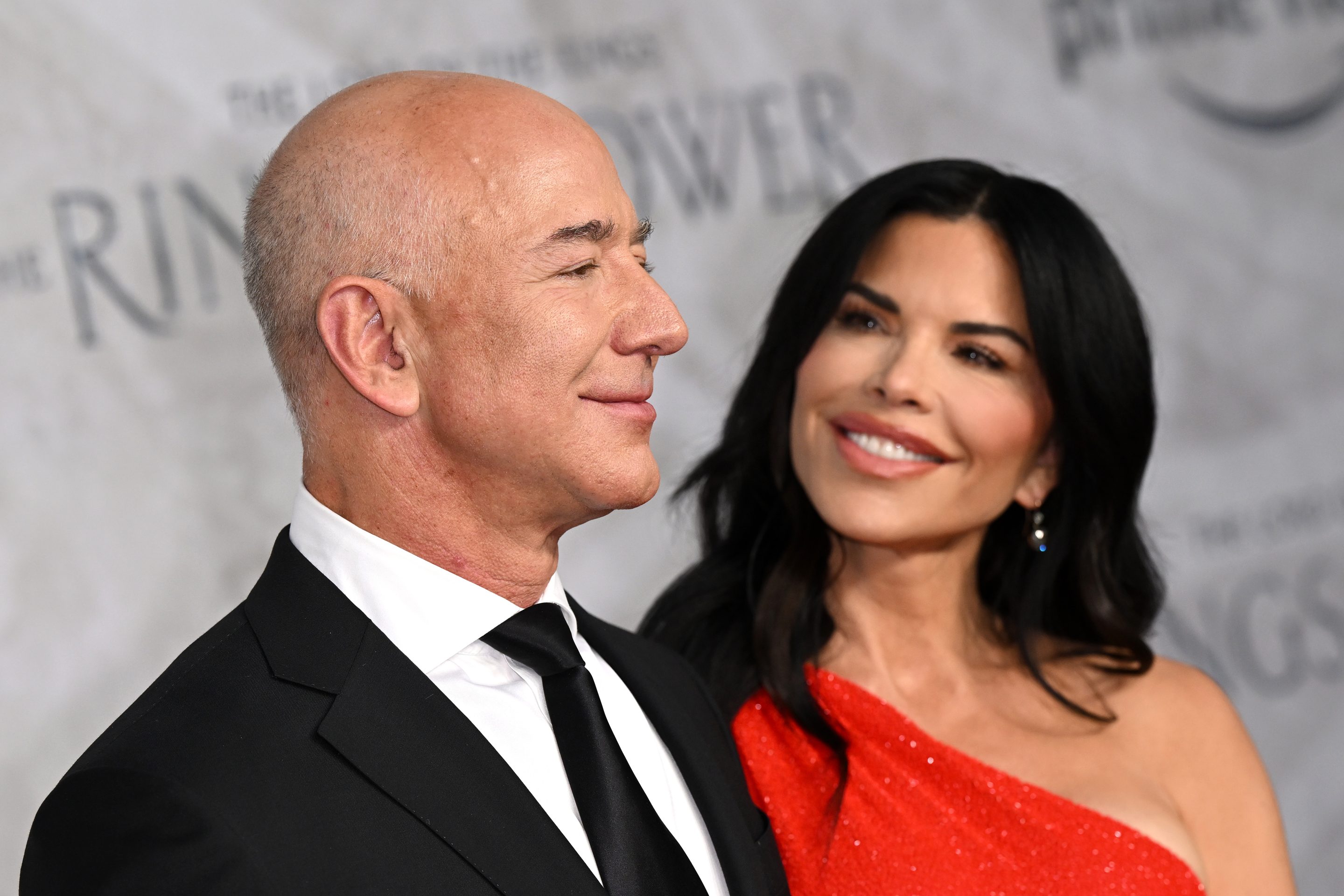 Photo of Jeff Bezos and his partner, Lauren Sánchez.