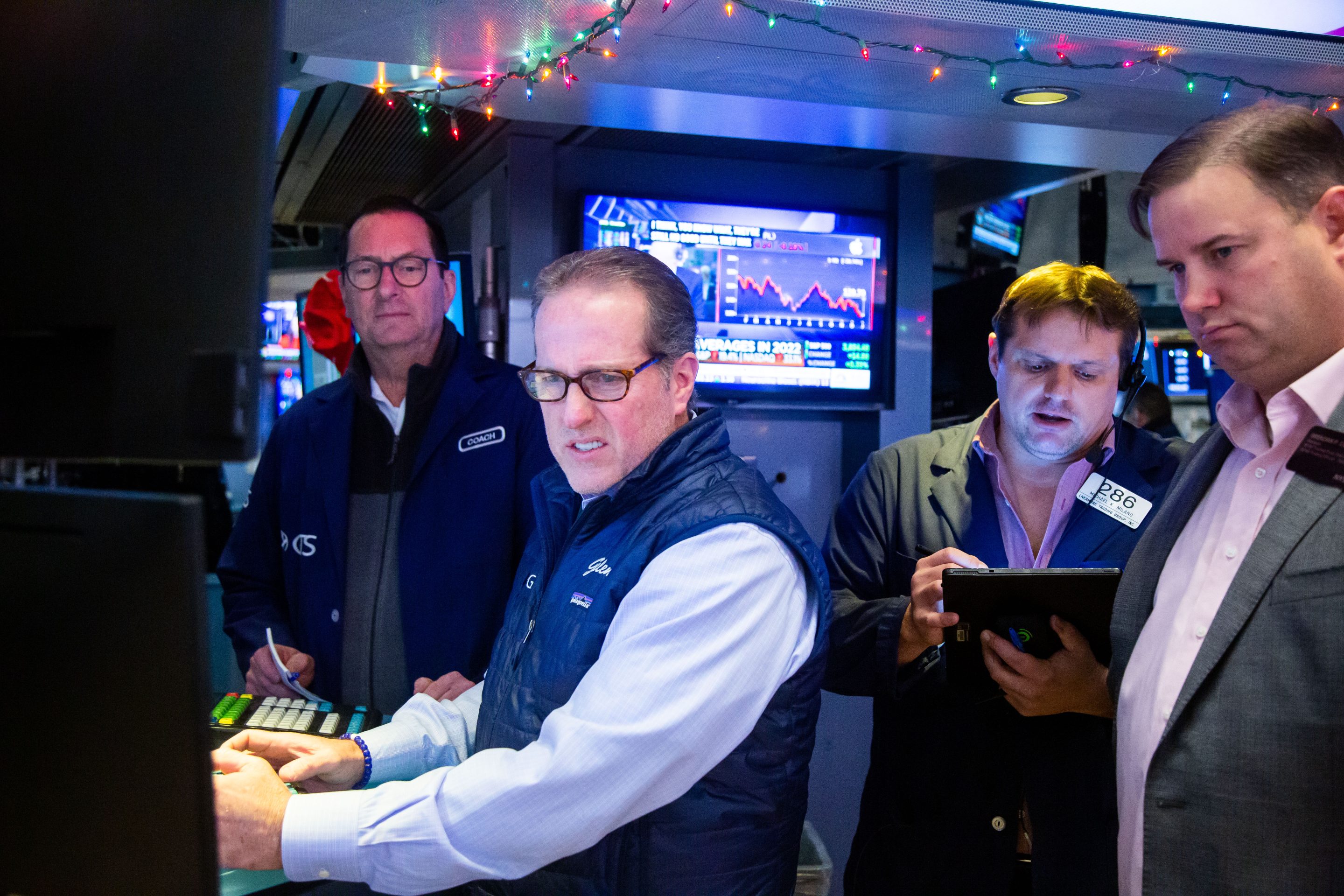 Traders on the floor of the New York Stock Exchange (NYSE) in New York, US, on Tuesday, Jan. 3, 2023.
