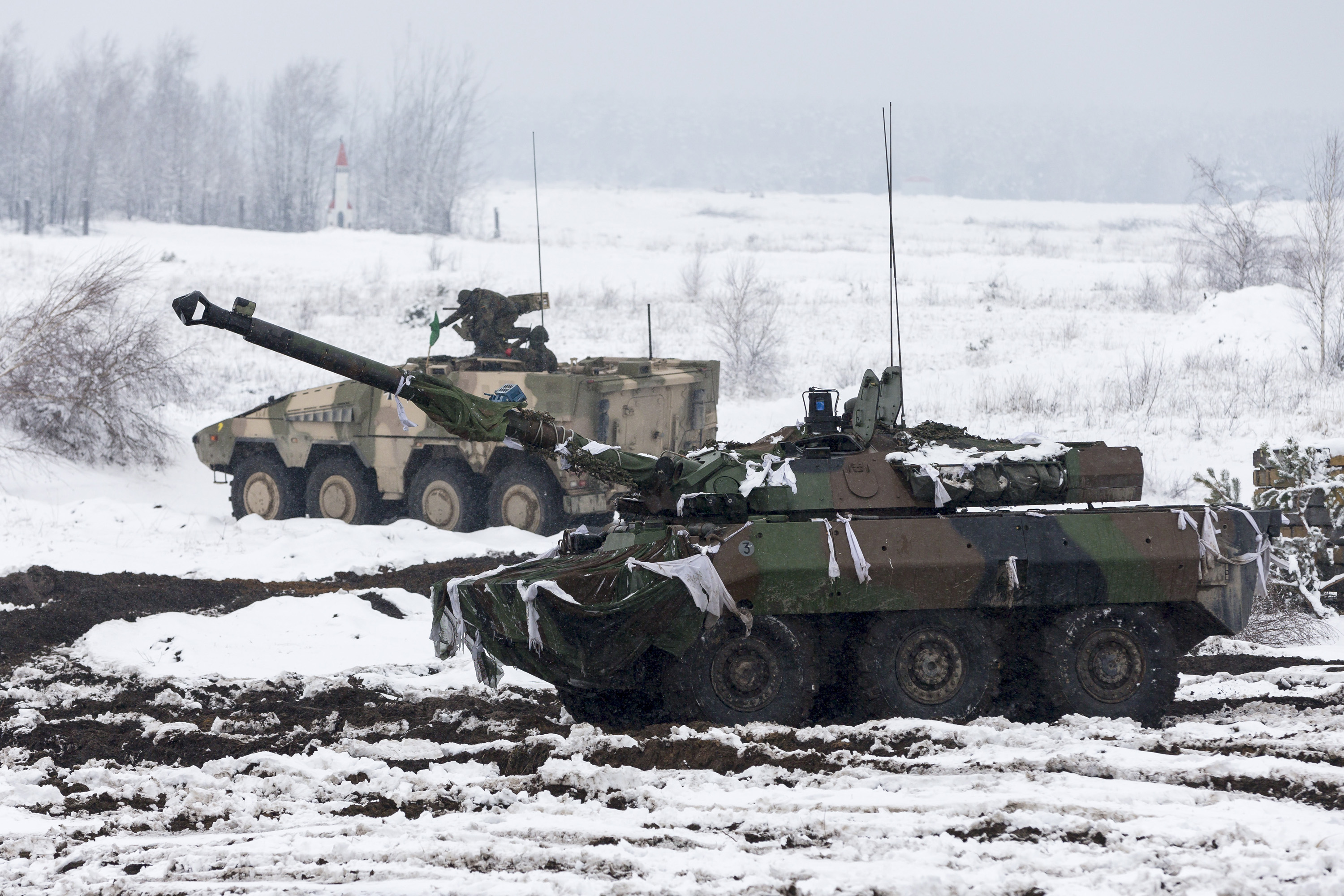 The six-wheeled French AMX-10 RC light tank, pictured here in a military exercise with German armored forces, will soon be in the service of Ukraine after French President Emmanuel Macron reached a deal with Volodymyr Zelensky.