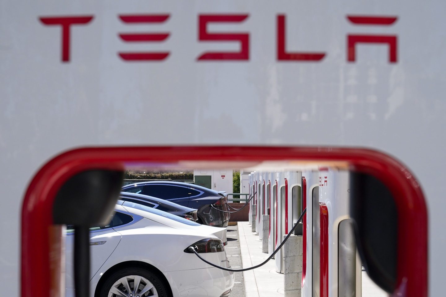 Tesla will open 7,500 charging stations to all U.S. electric vehicles, White House announces