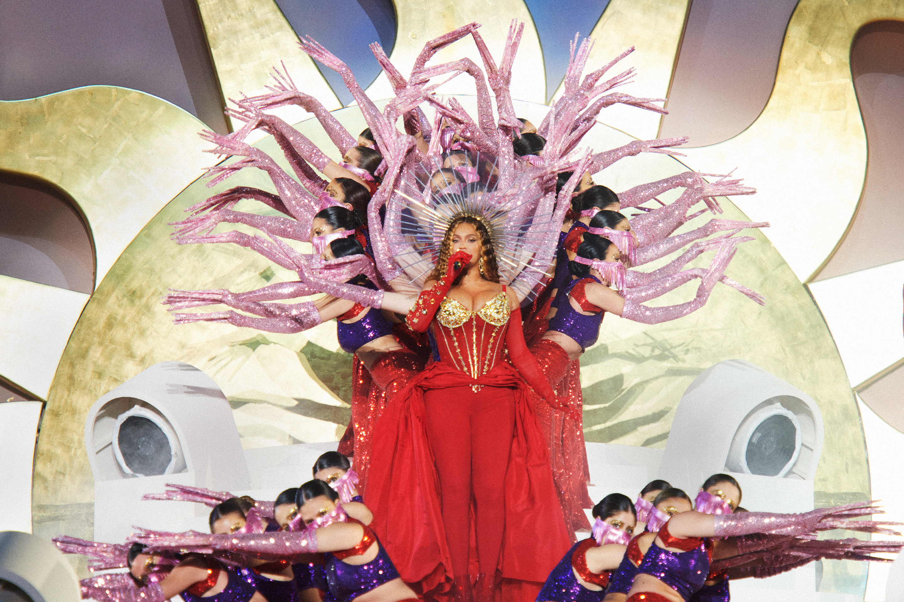 Beyoncé performs on stage