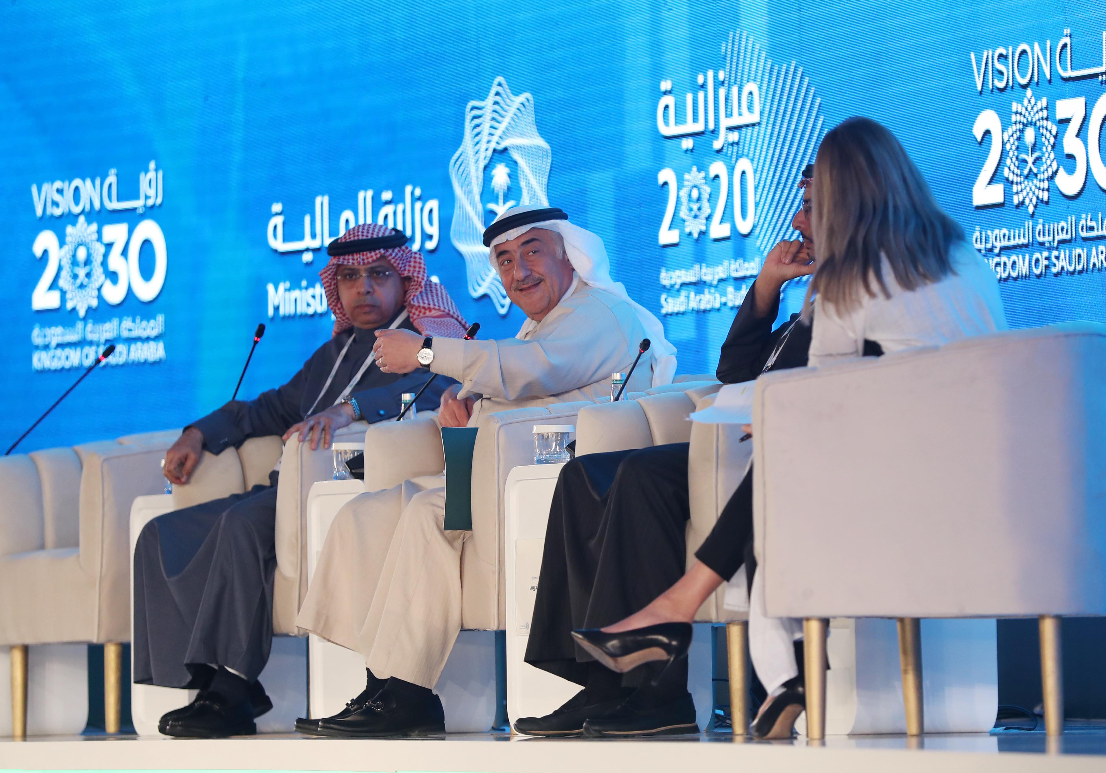 Saudi National Bank chairman Ammar Al Khudairy (center)