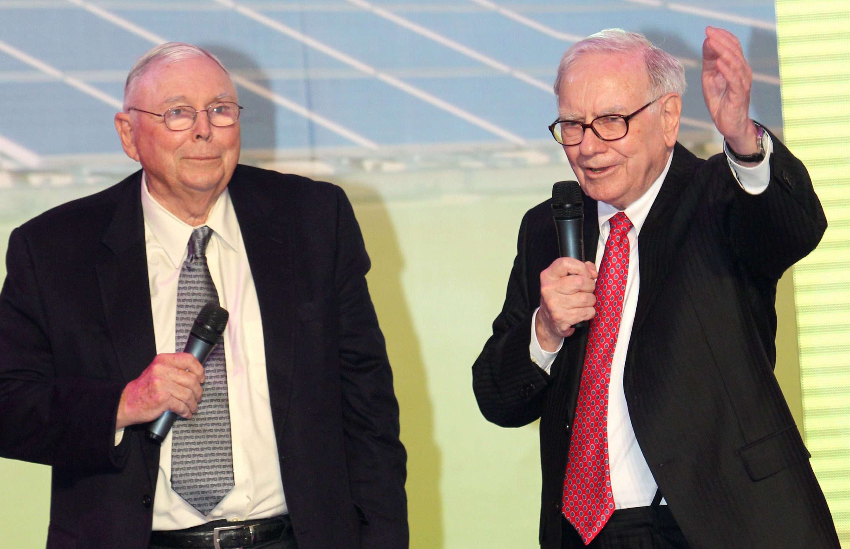 Charlie Munger and Warren Buffett 