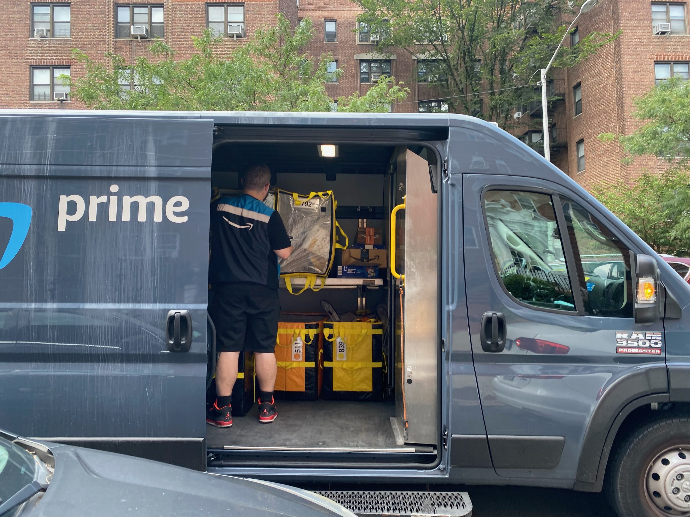 Amazon is offering select Prime customers $10 to pick up a purchase.