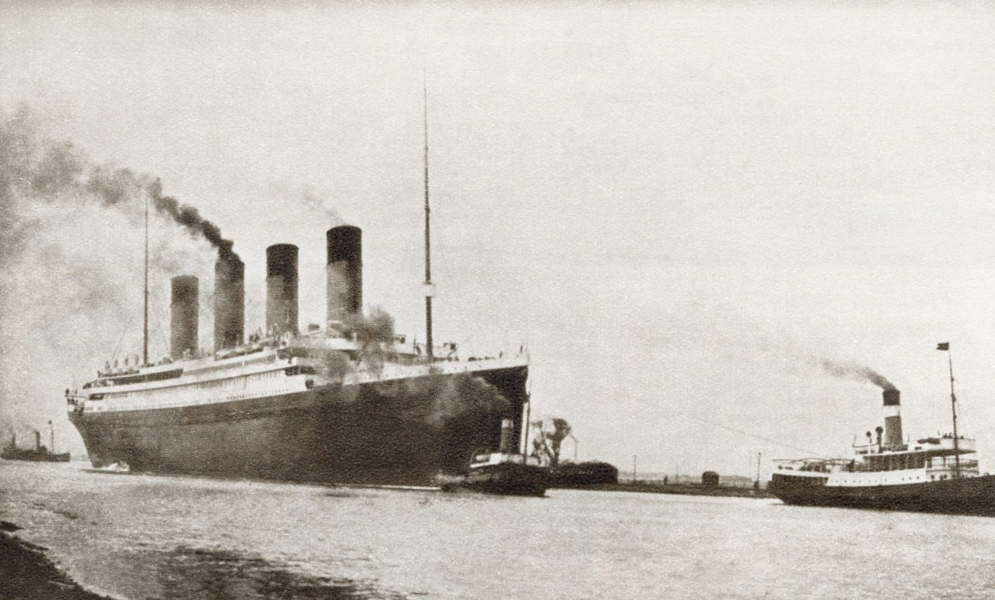 U.S. is fighting a planned Titanic expedition to collect historic artifacts because the shipwreck is a hallowed grave site