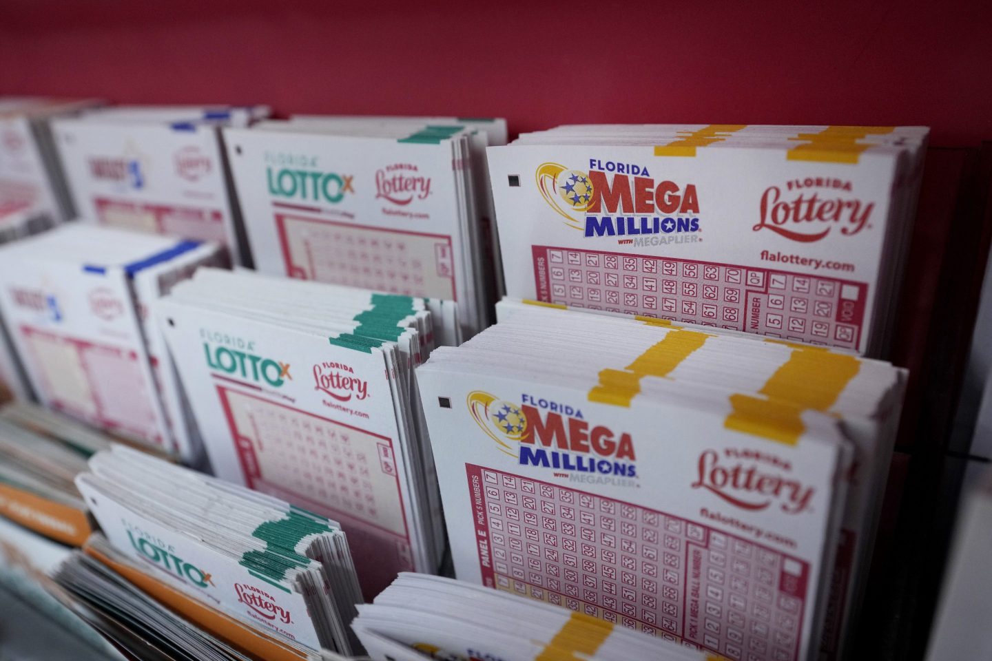 Winner of Mega Millions $1.6 billion jackpot claims prize in Florida—a state that does not tax lottery winnings