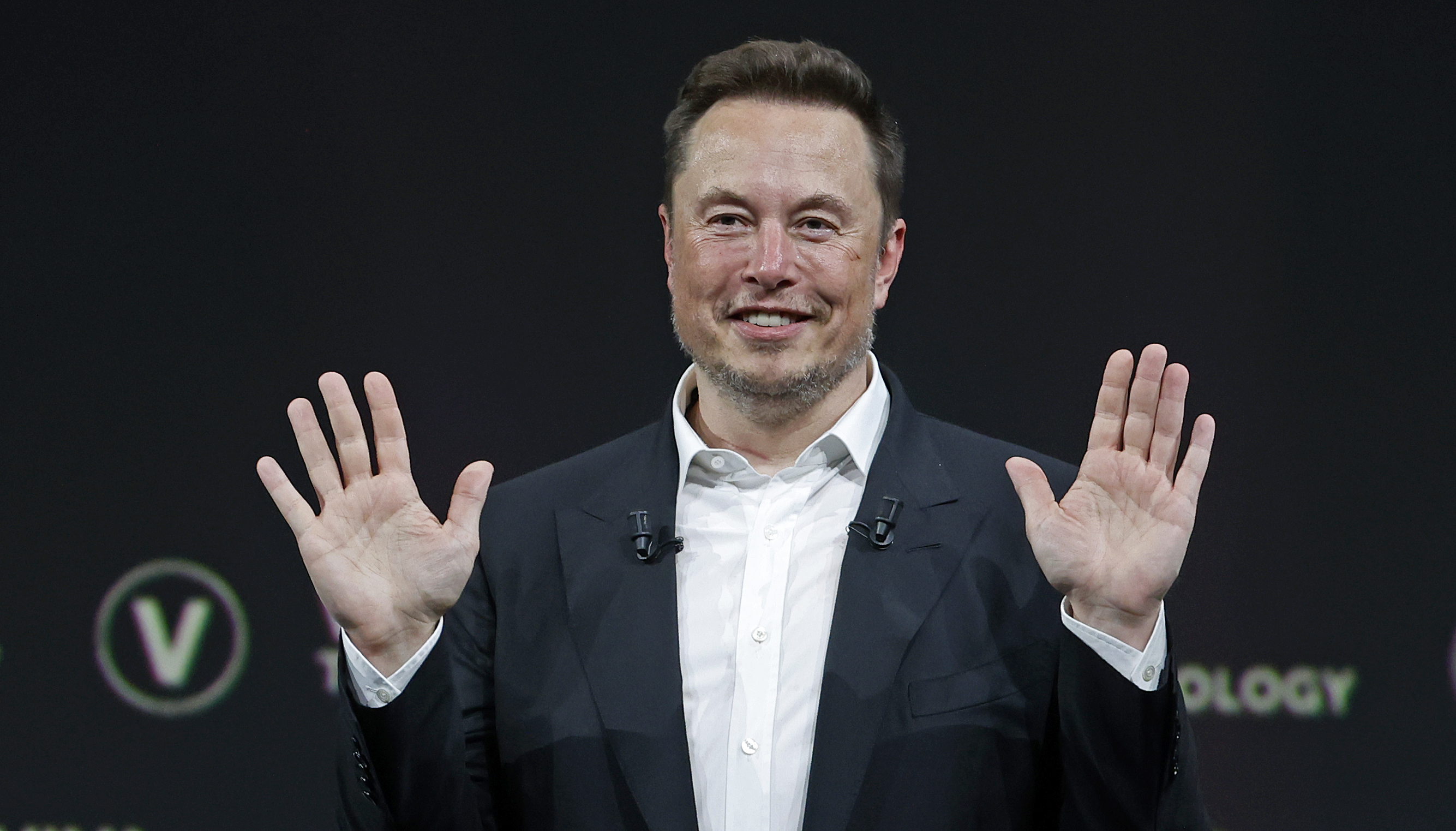 Elon Musk has amassed 40,000 paying subscribers on X, formerly Twitter.