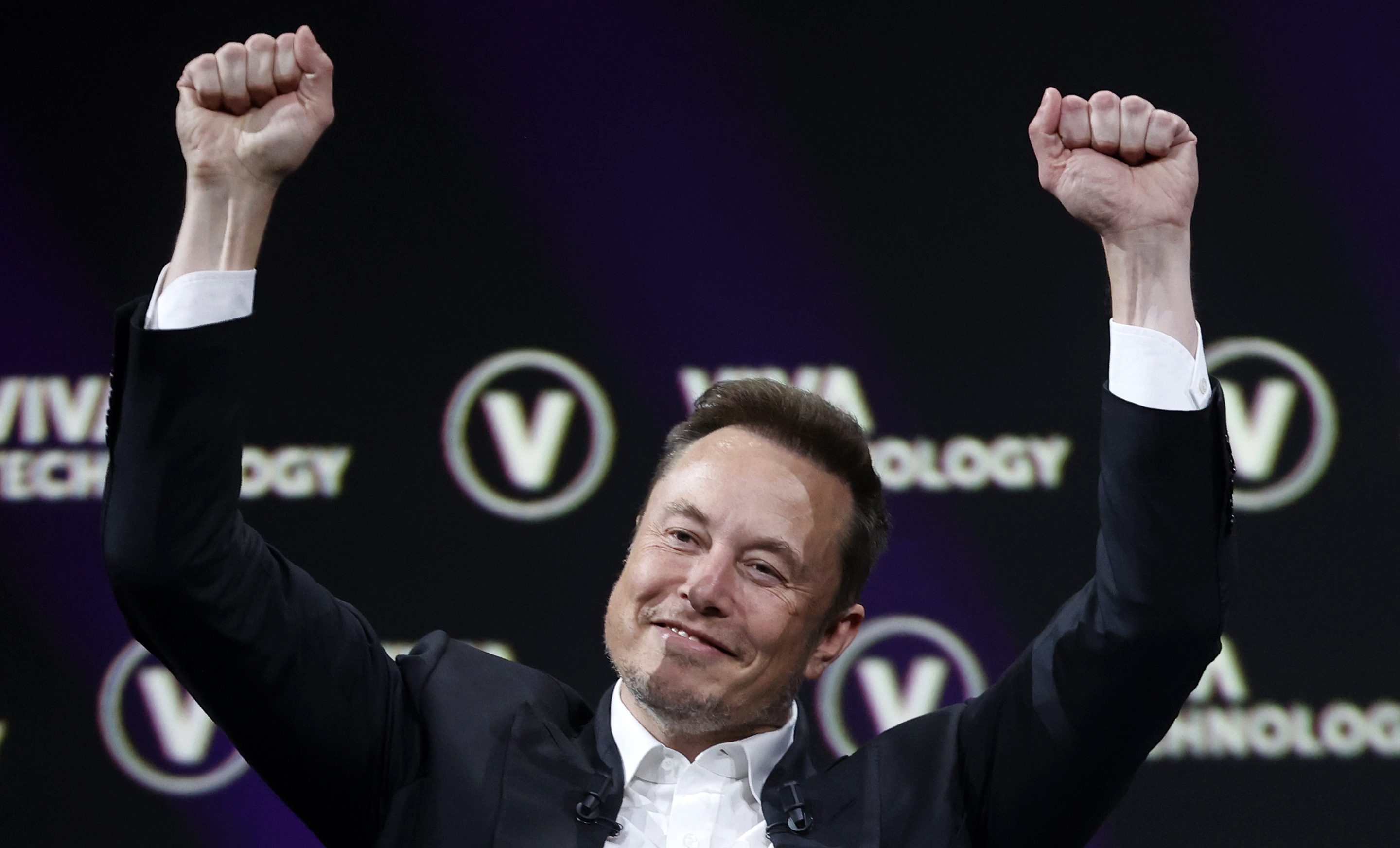 Tesla CEO Elon Musk found a clever way to outwit bears and fund his Twitter deal at the same time.