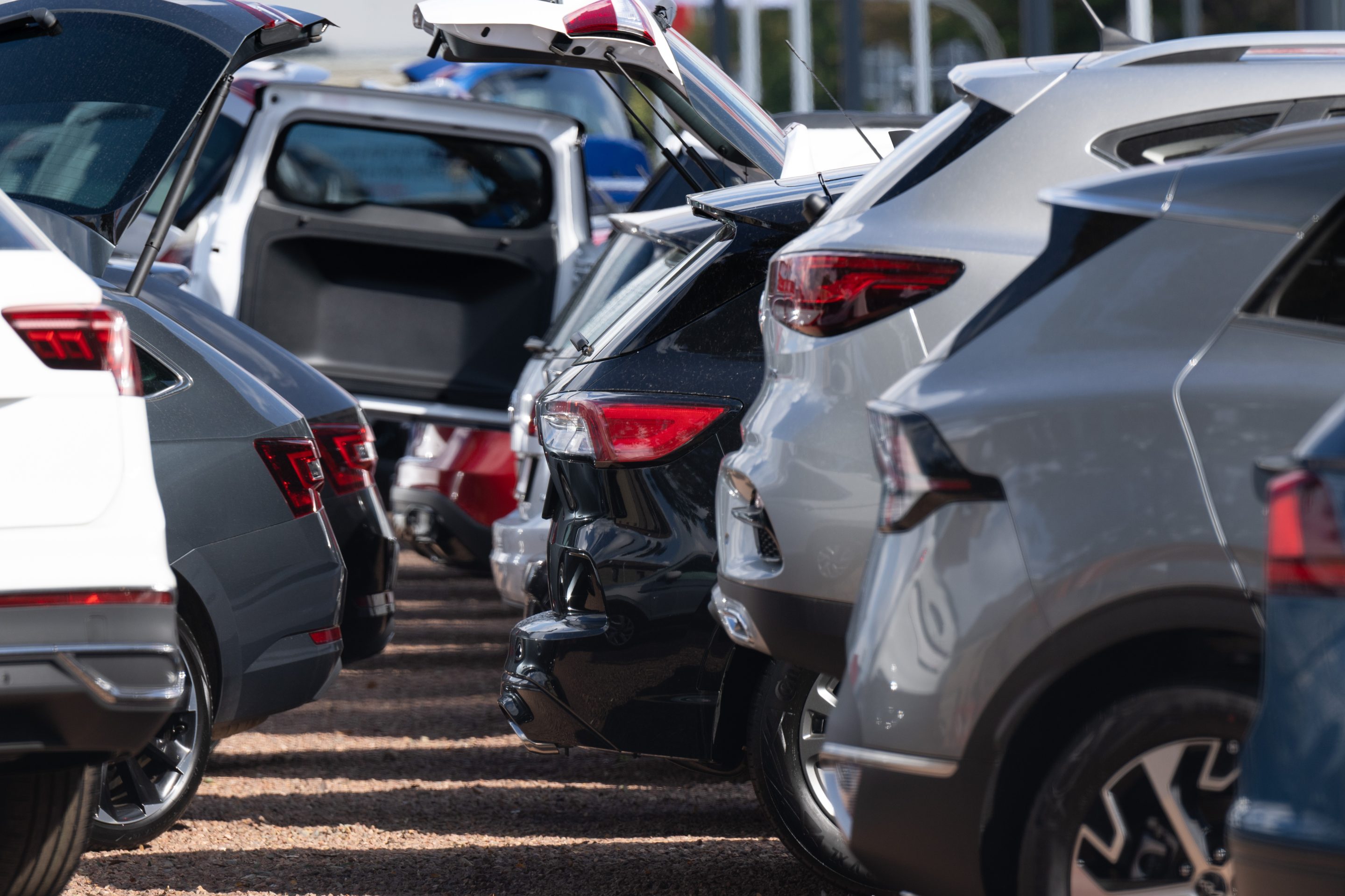 Online used car seller Shift is shutting down.